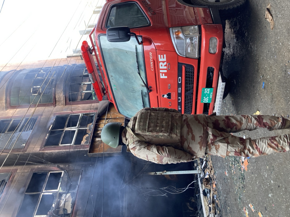Major building fire draws emergency response in Quetta Pakistan