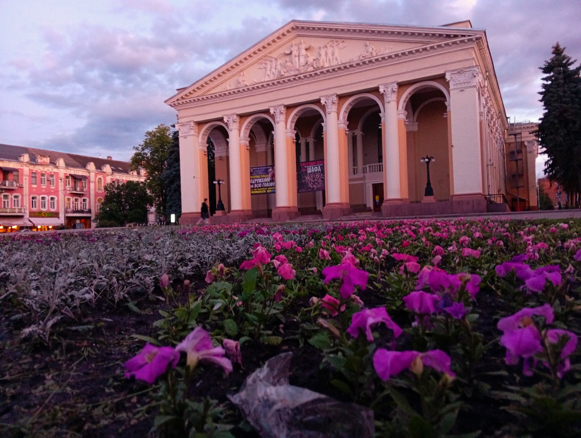 Evening stroll documented through central Poltava during dramatic twilight