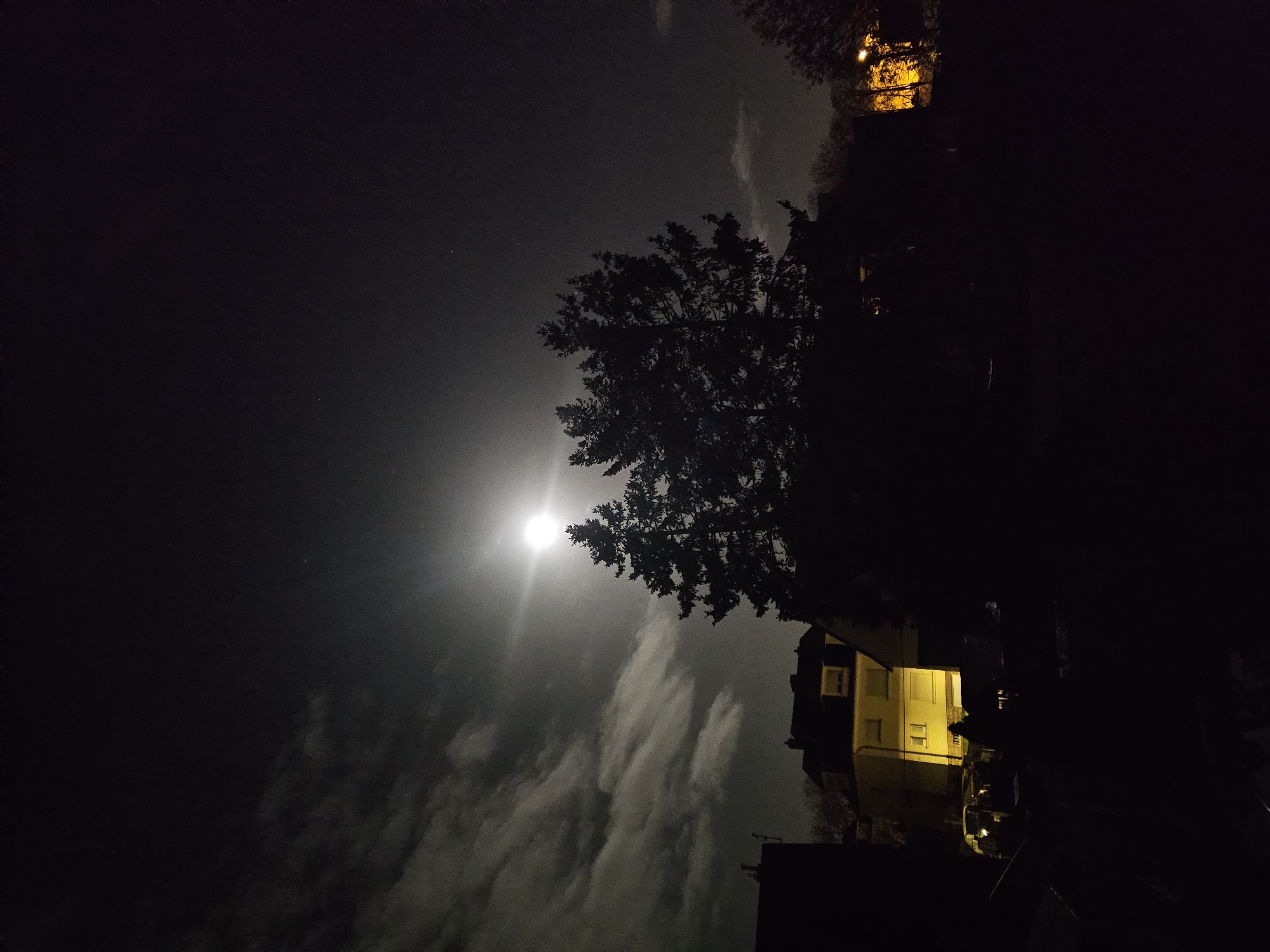 Full moon photographed by witnesses in Luxembourg