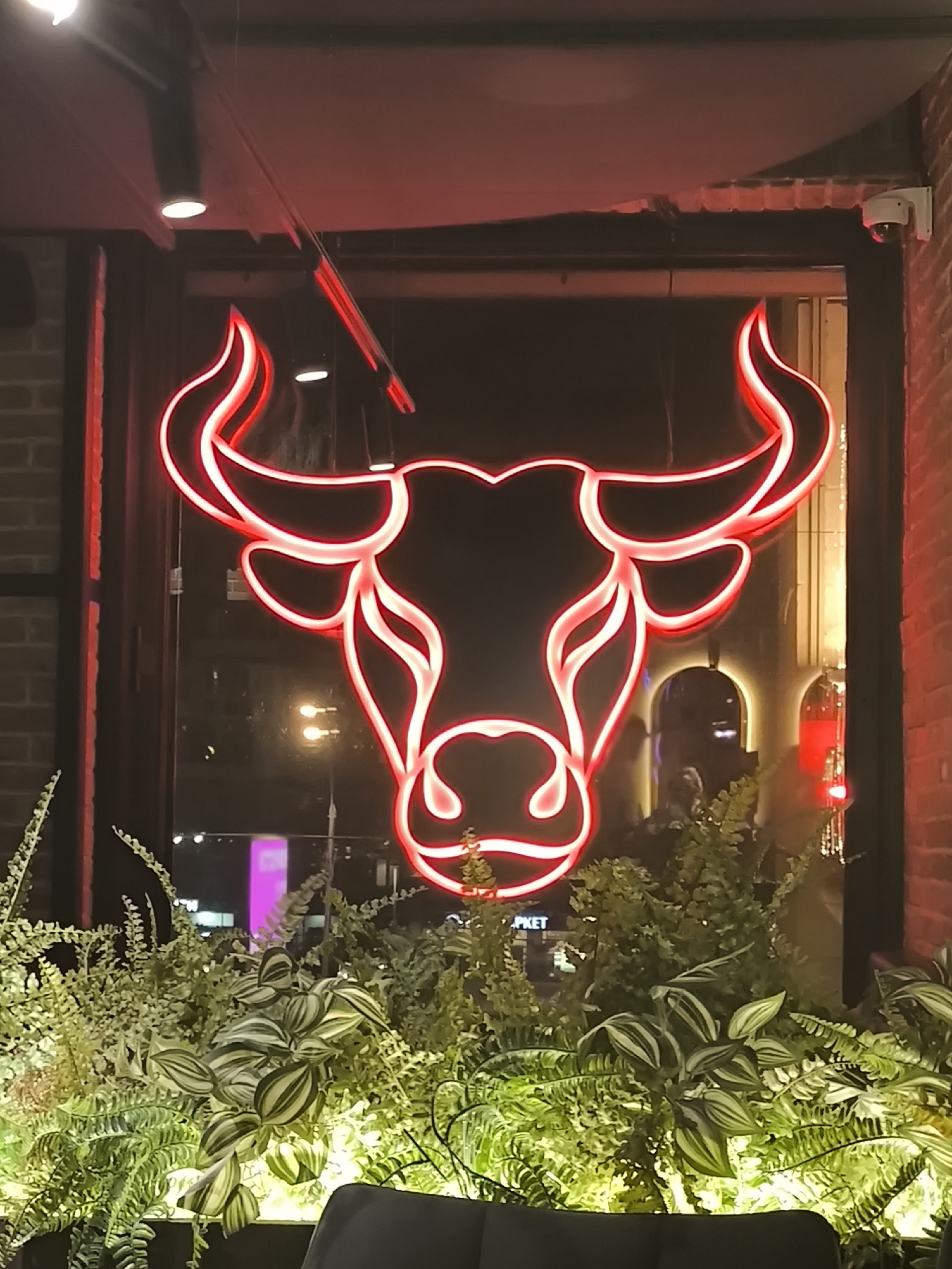 Red neon bull sign spotted at Moscow establishment
