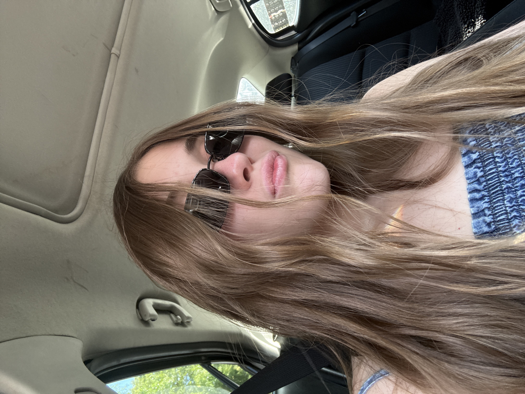 Woman in sunglasses observed in car in Mexico City