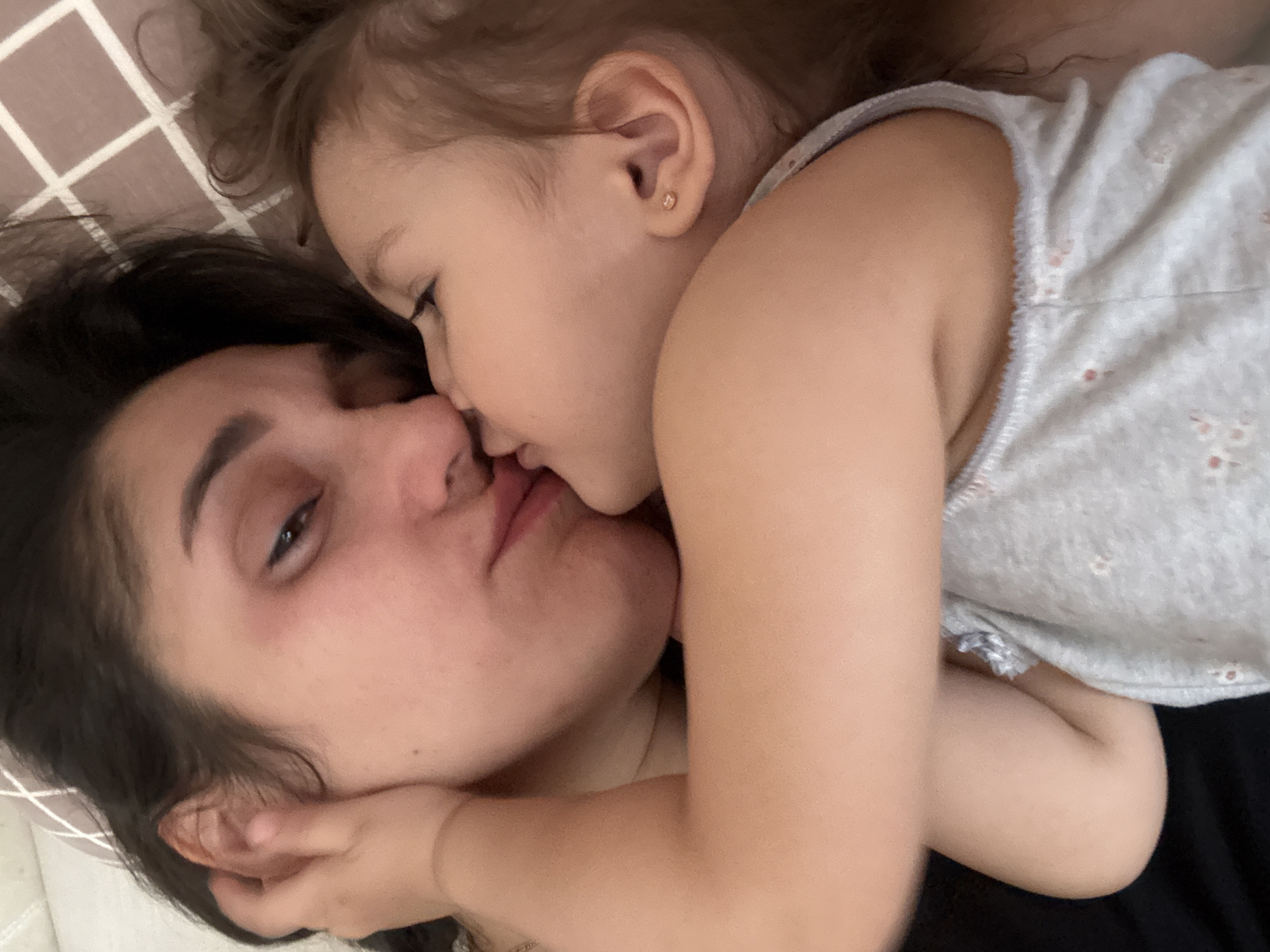 Mother and child share tender morning moment in Tobolsk