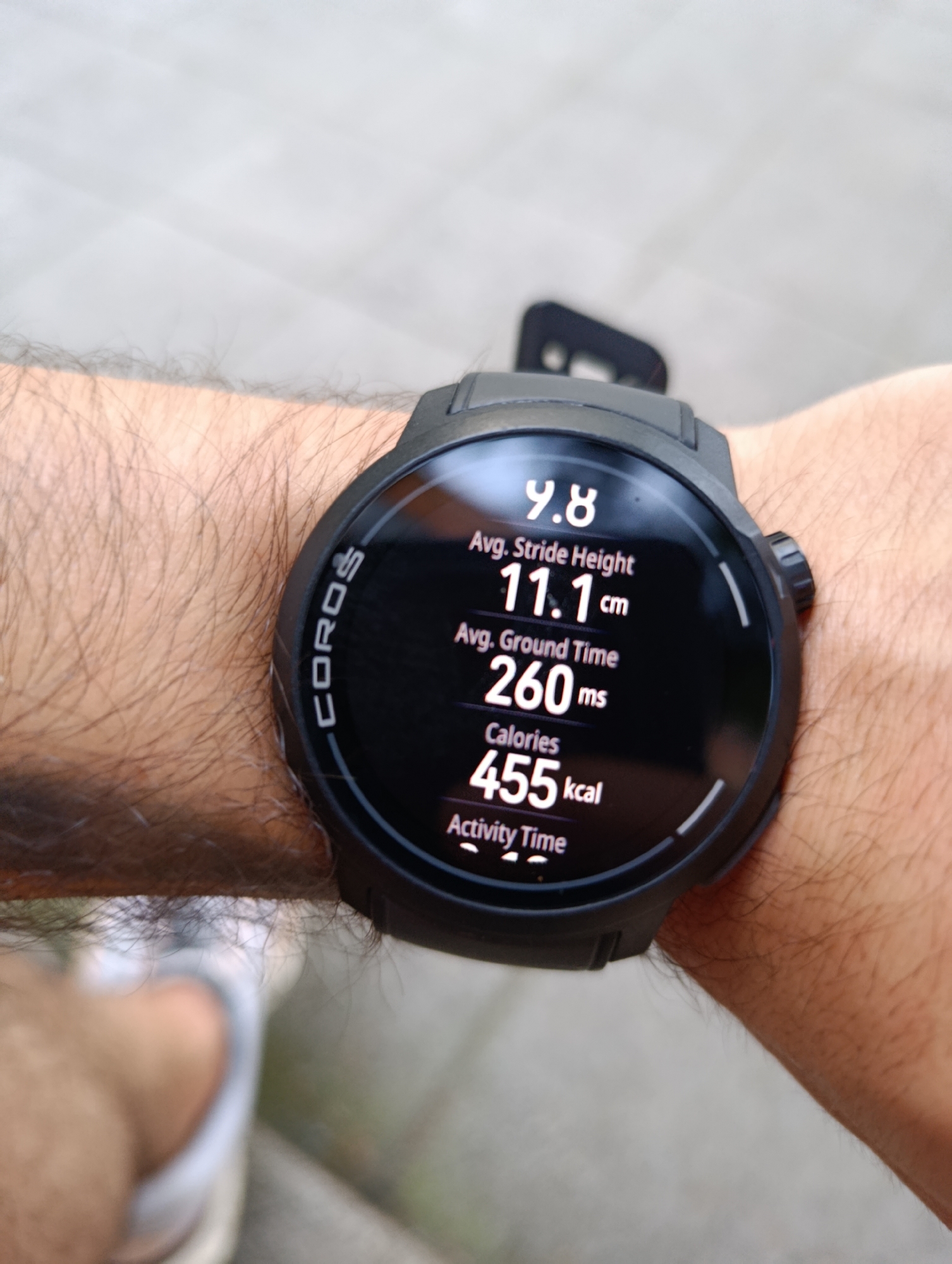 Runner logs 6.86km workout through Razgrad streets in United jersey