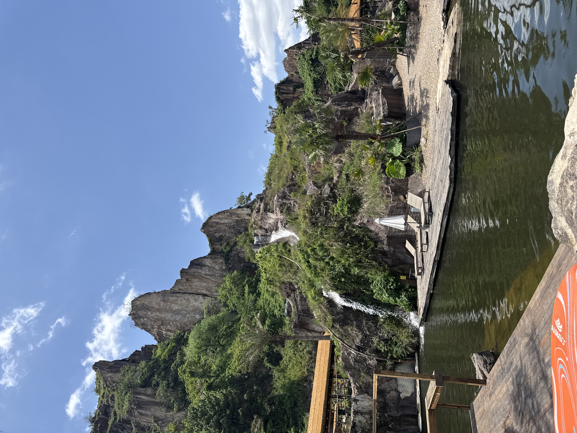 Early morning visits to waterfall resort in Keqiao District