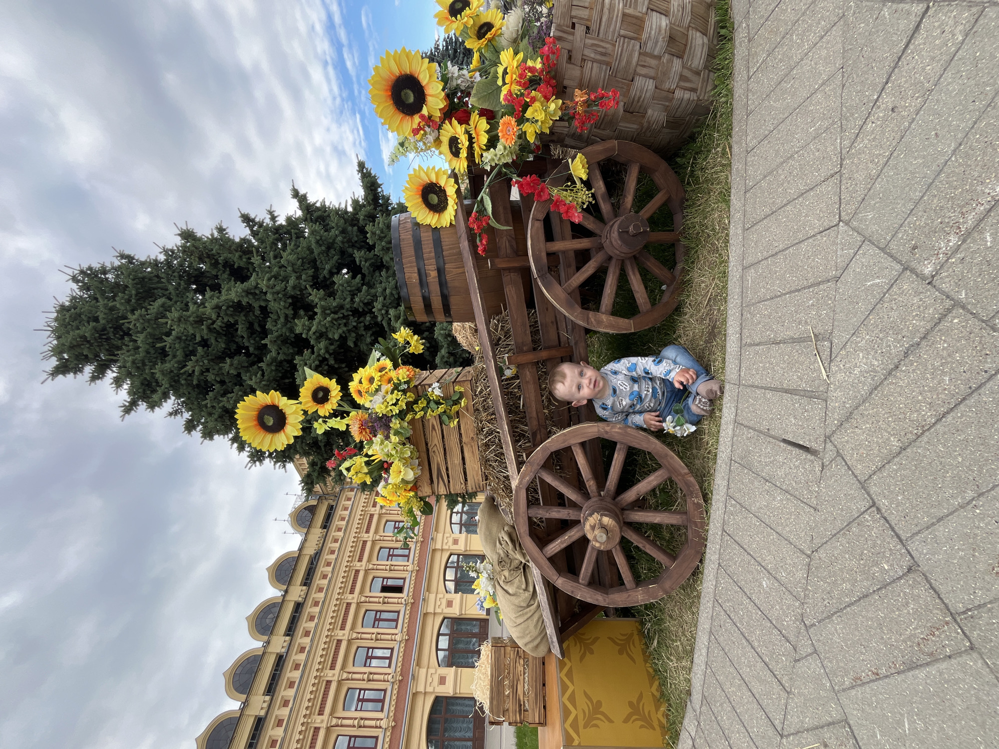 Outdoor folk festival fills Nizhny Novgorod's Kremlin square