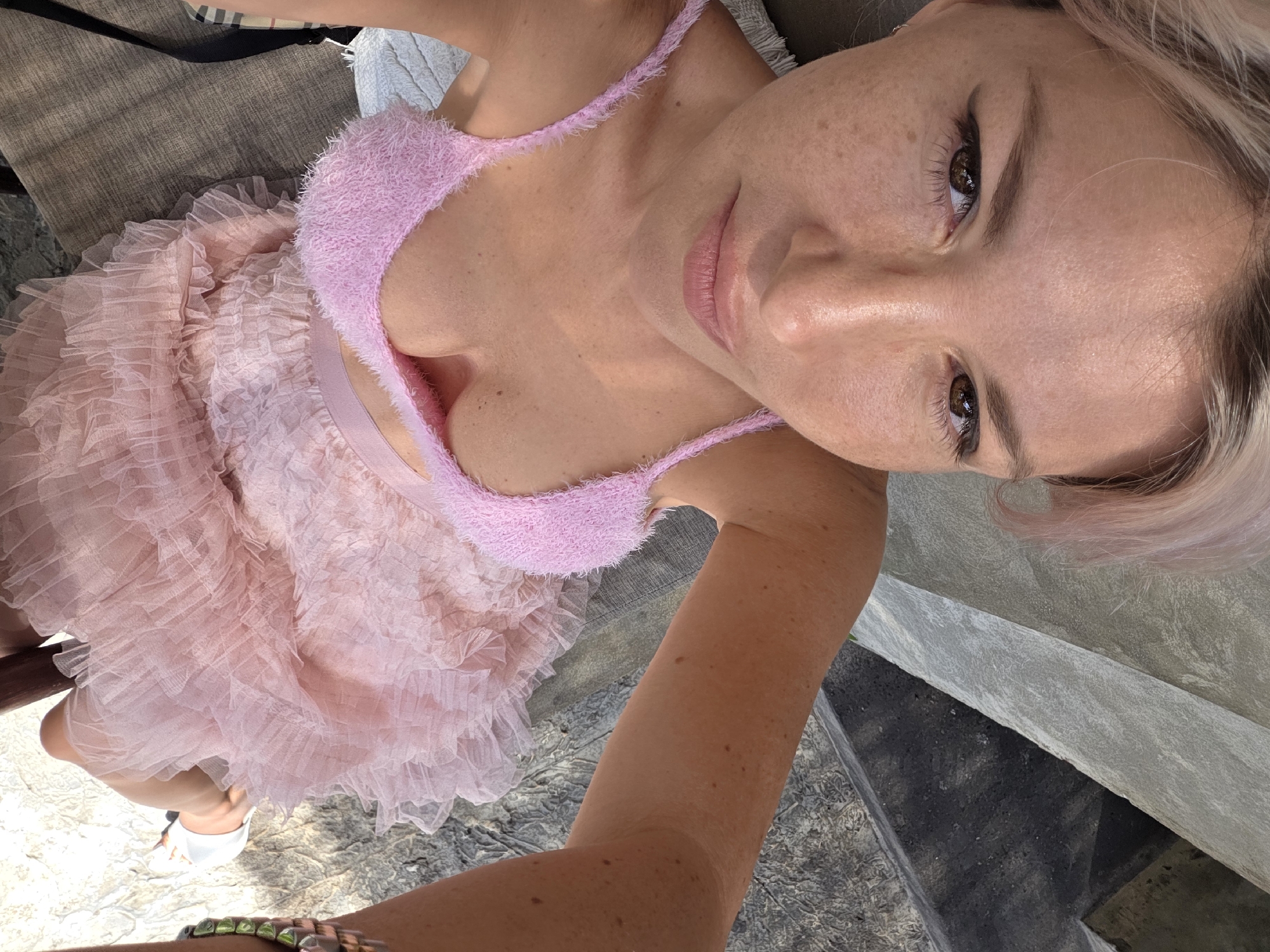 Pink outfit and laptop at a North Kuta outdoor café