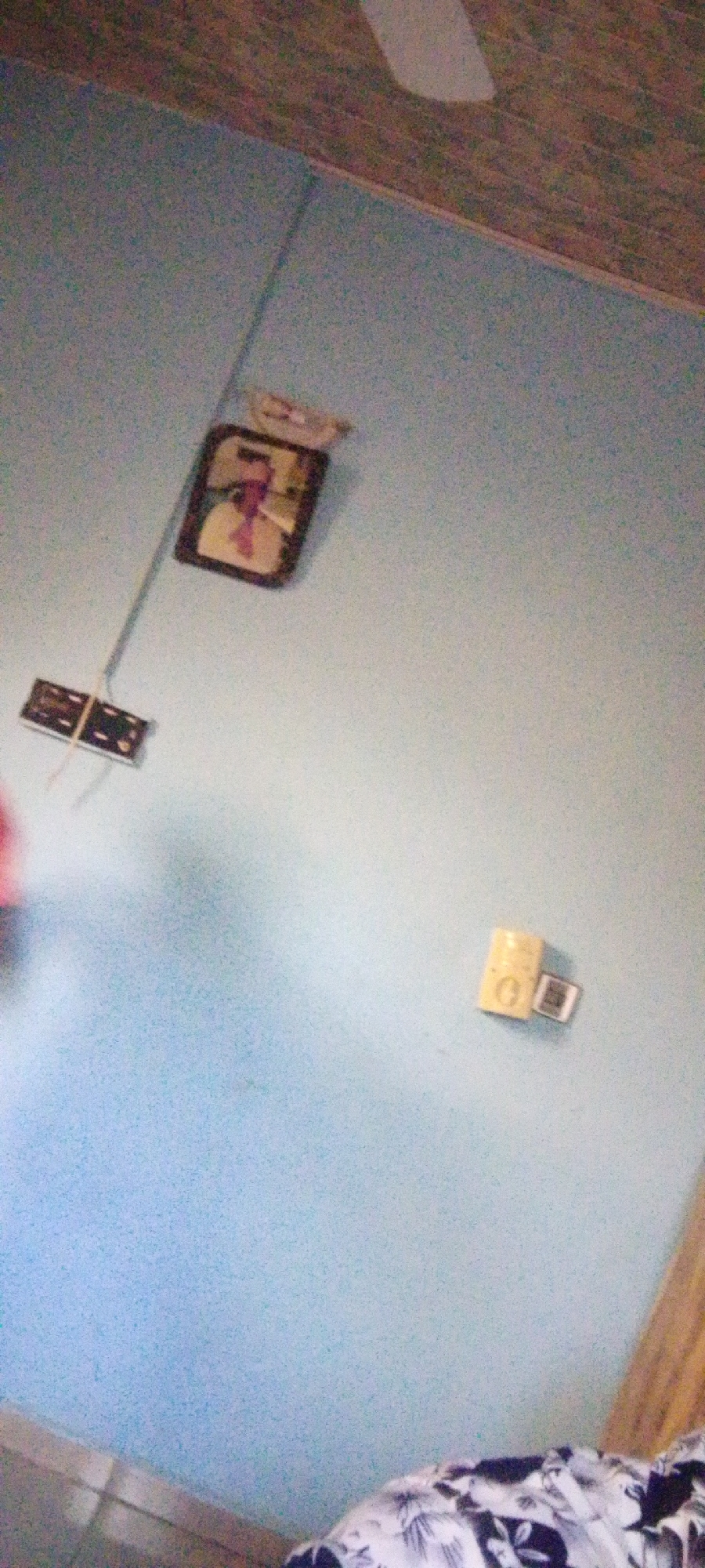 A quiet morning: wall decor and a casual peace-sign selfie