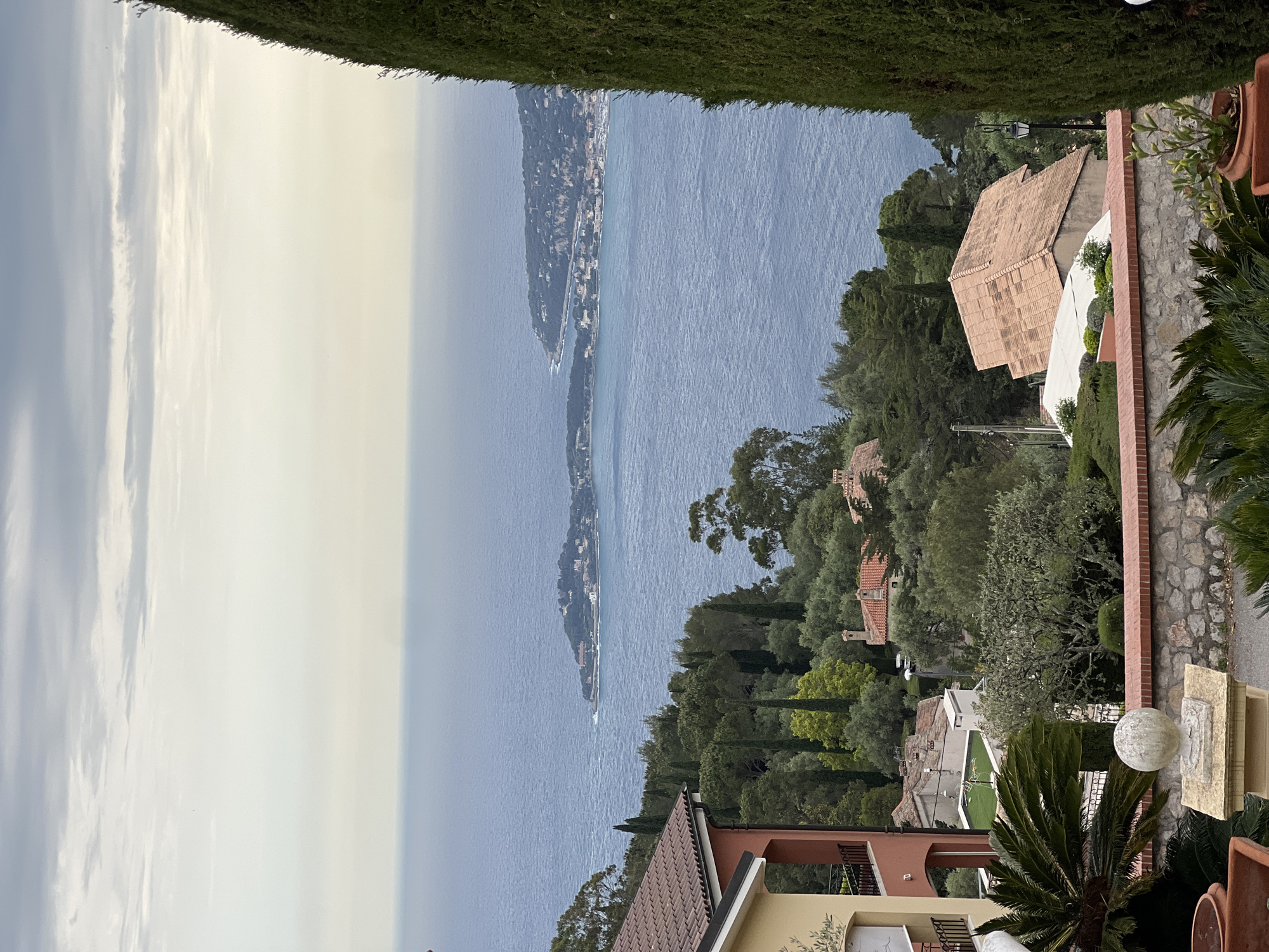 Tourist captures Mediterranean views and selfies in Èze, France