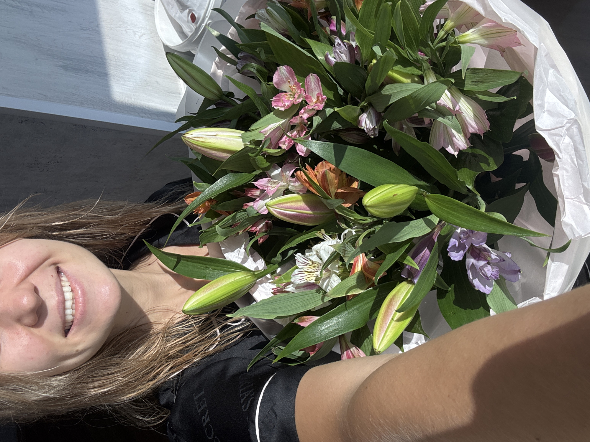 Person receives multiple flower bouquets in 10-minute span