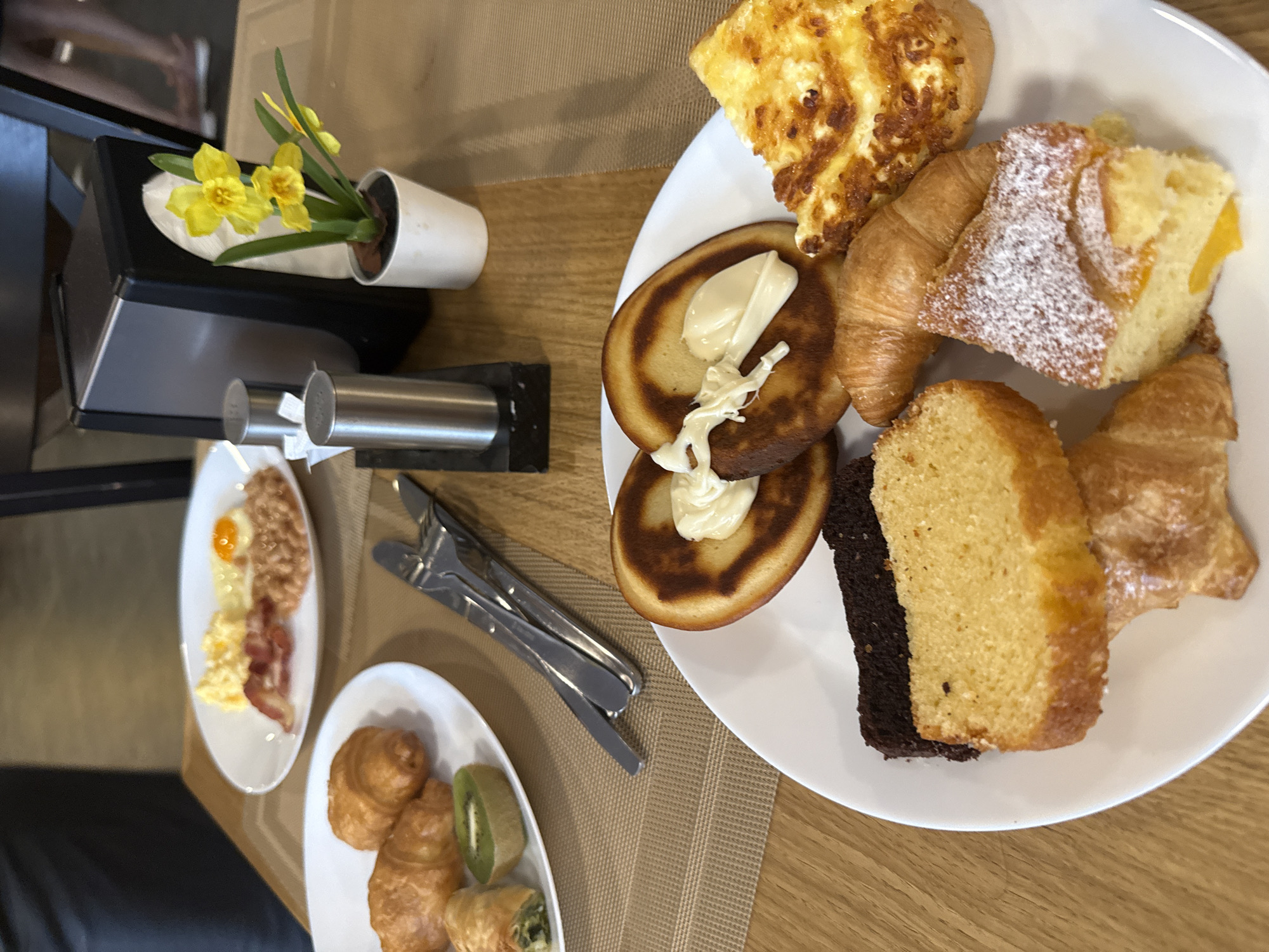Breakfast meal documented at unknown restaurant location