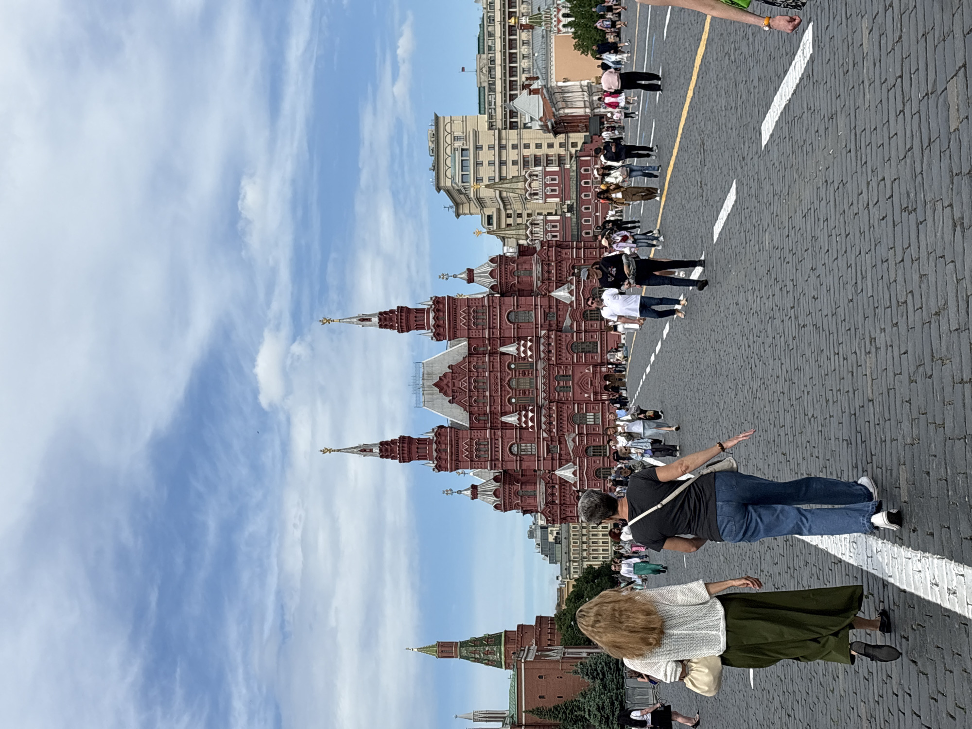 Morning scenes documented across Moscow's Red Square landmarks