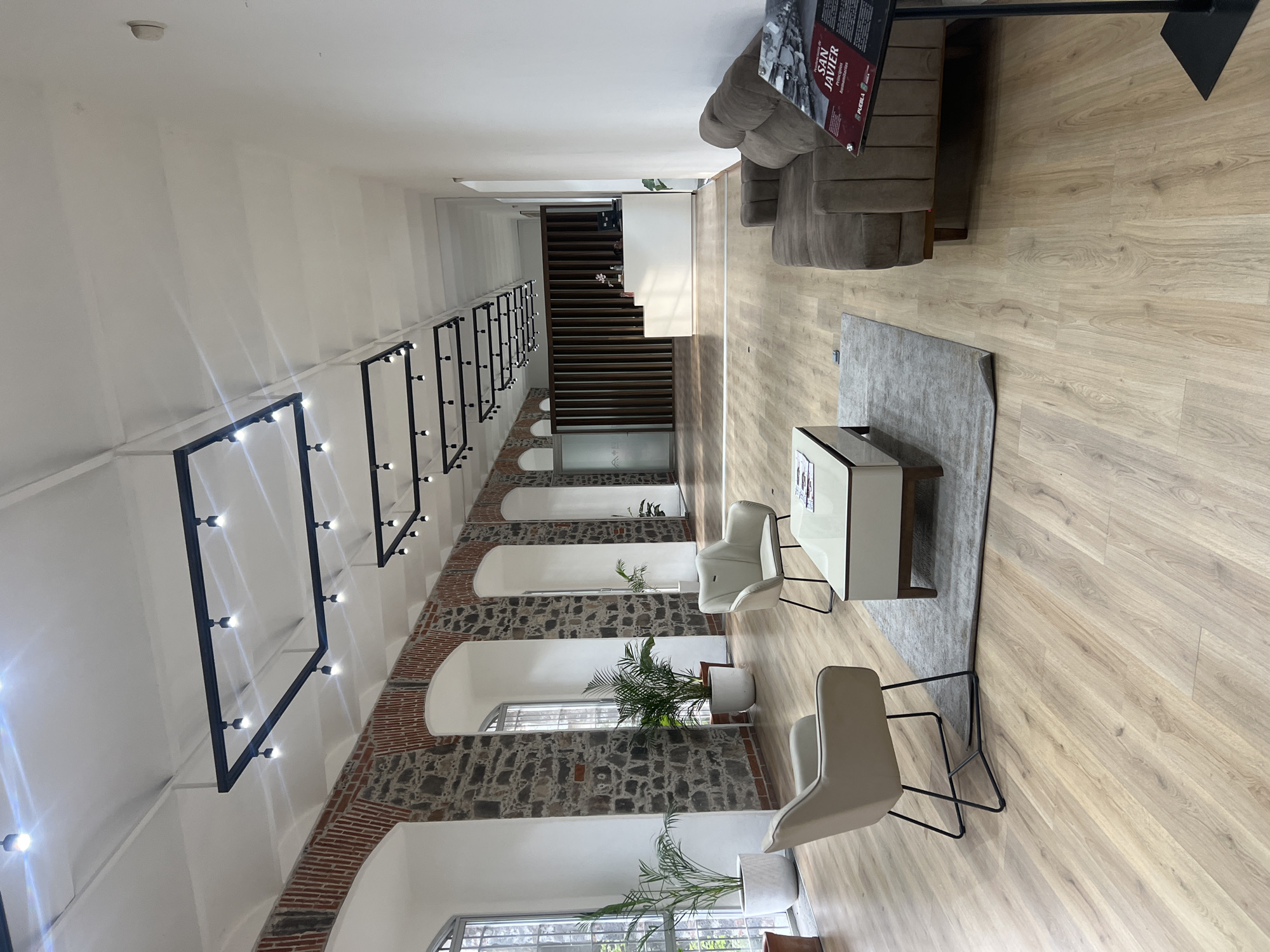 Witness documents architectural details across Puebla locations Tuesday night