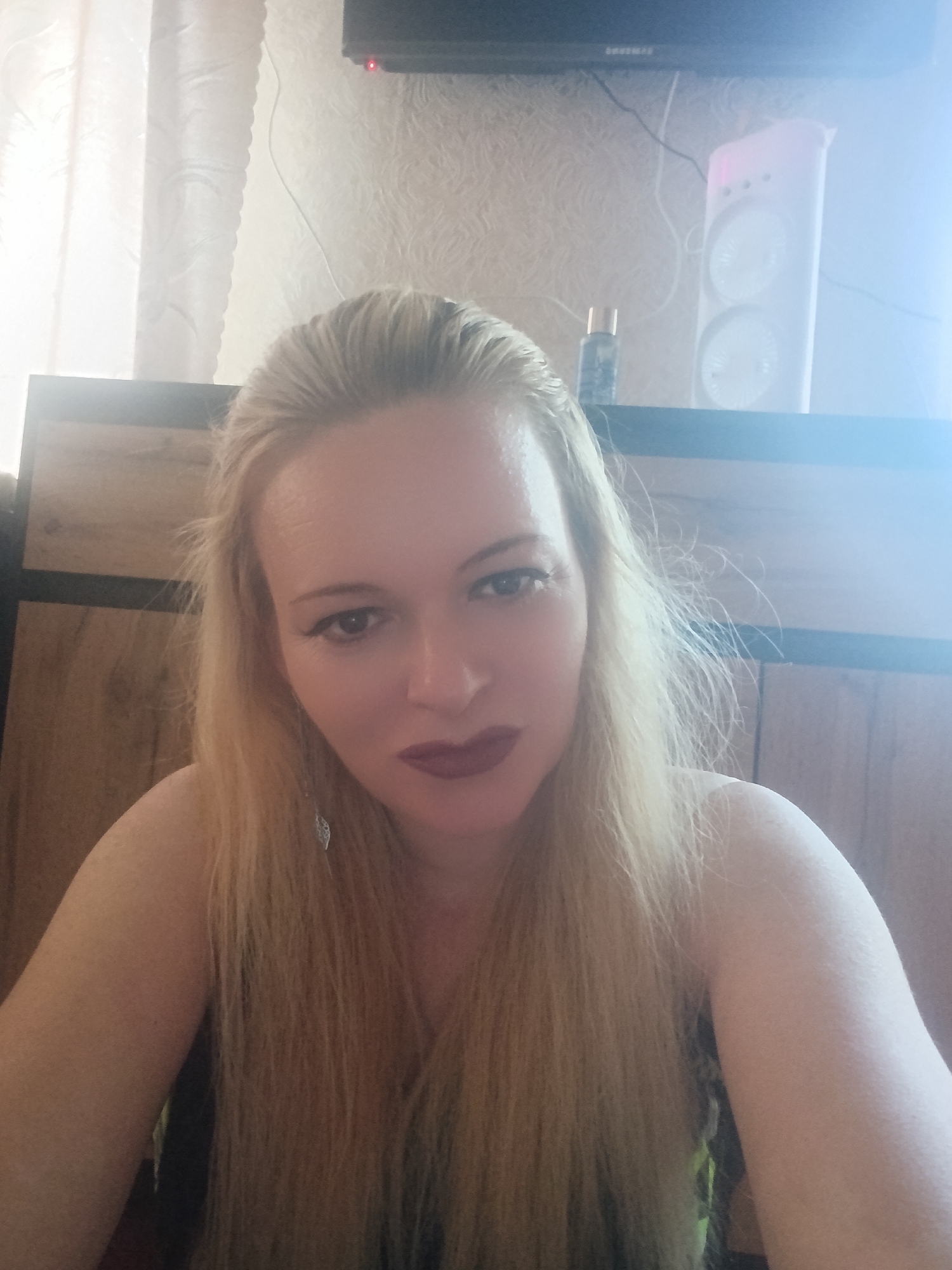 Selfies and screen time at home in Chernihiv