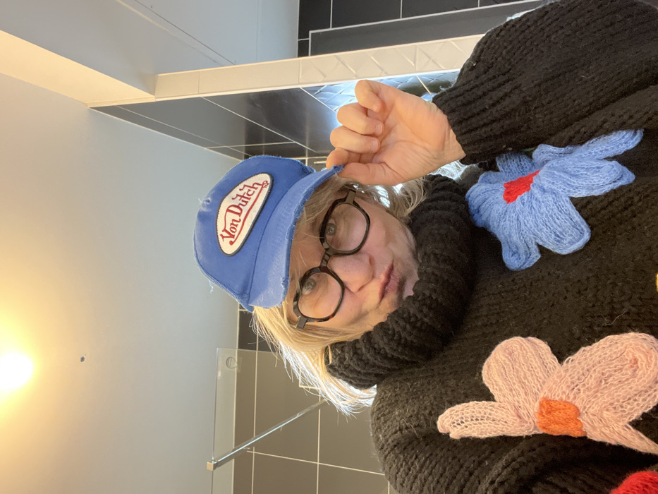 Woman documents morning routine with pets in Chambœuf, France