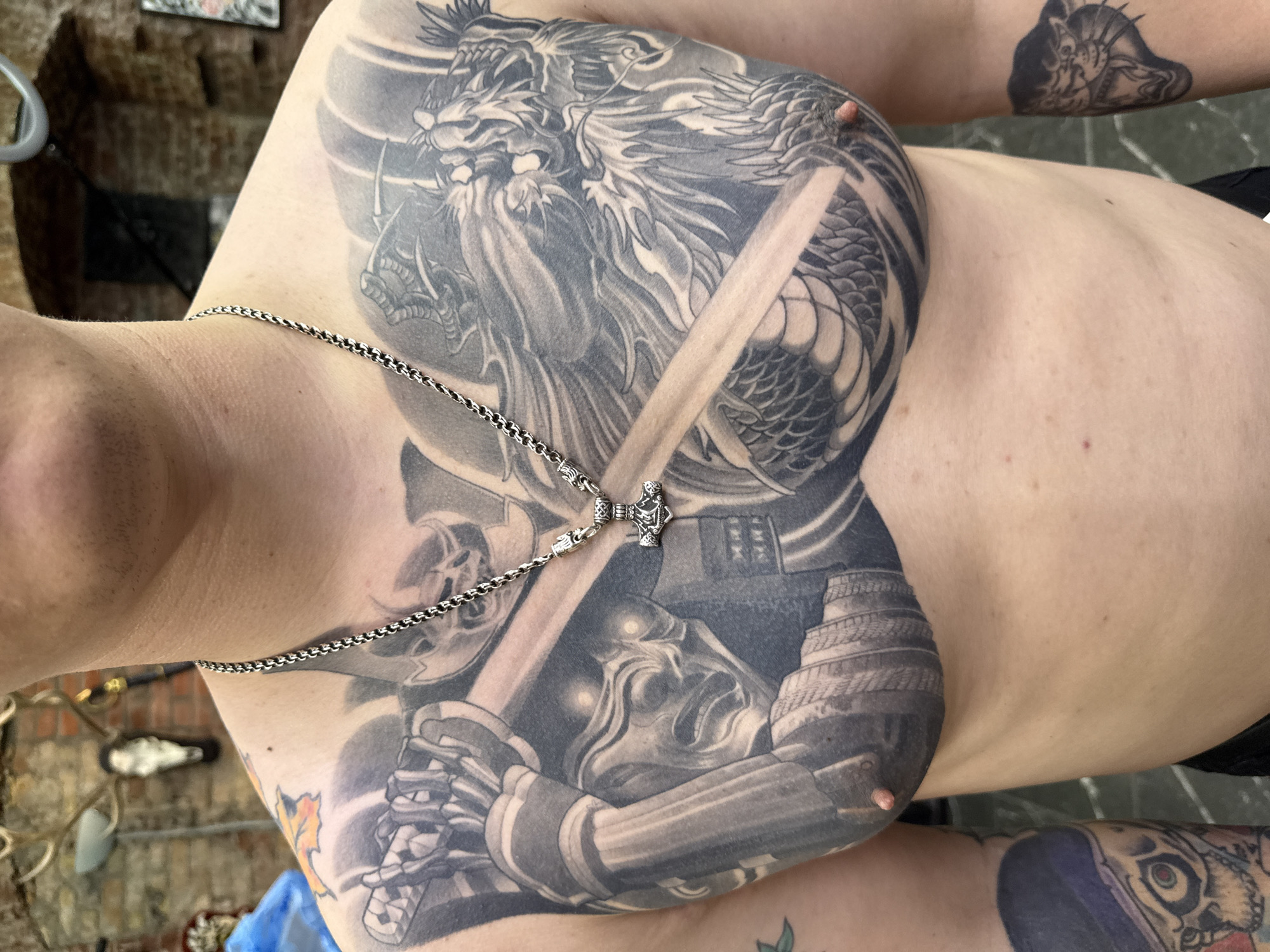 Moscow witness captures street scenes, tattooed person, Orthodox church