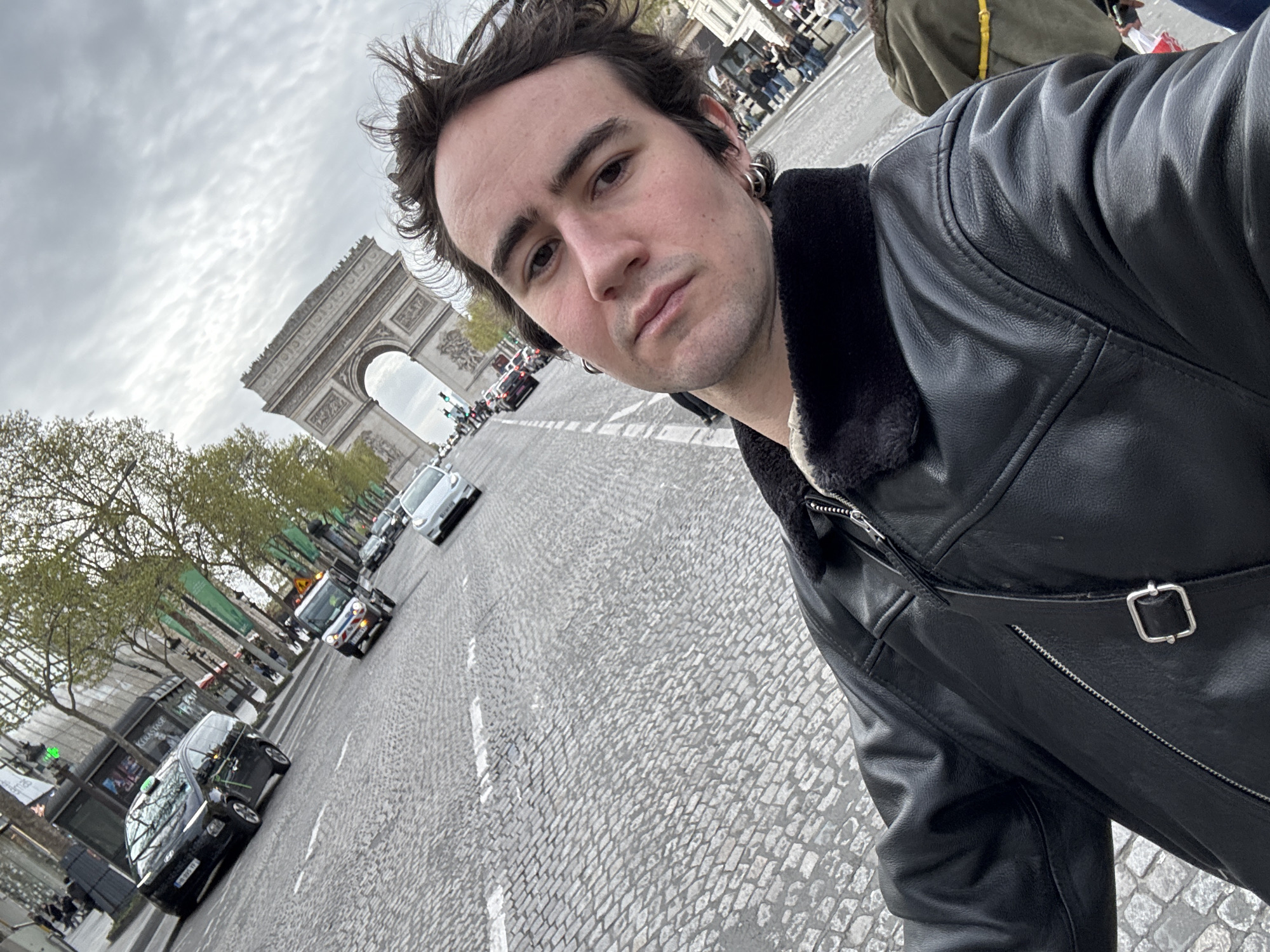 Tourist takes selfie near Arc de Triomphe in Paris