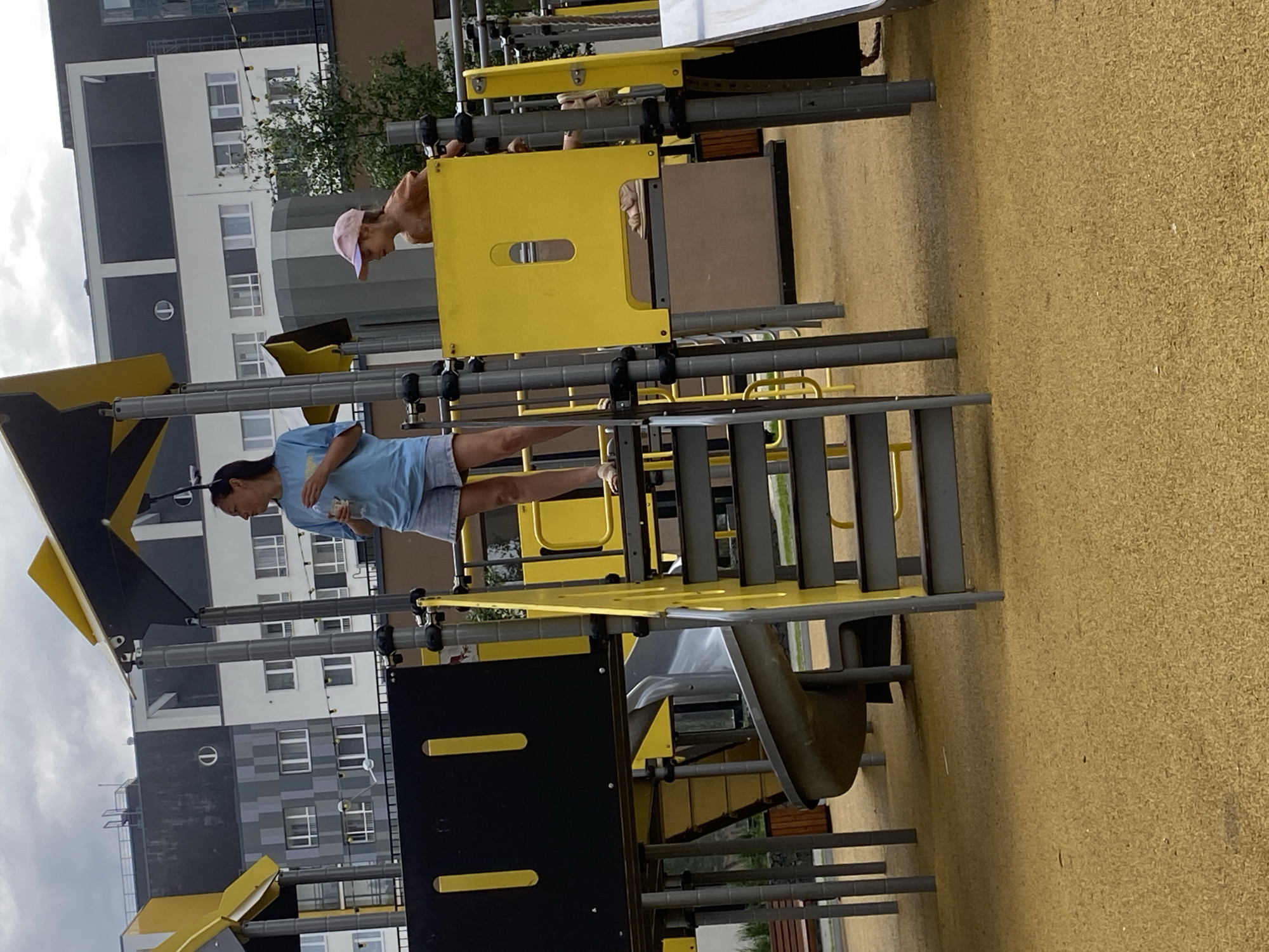 Busy morning at a Yekaterinburg residential playground