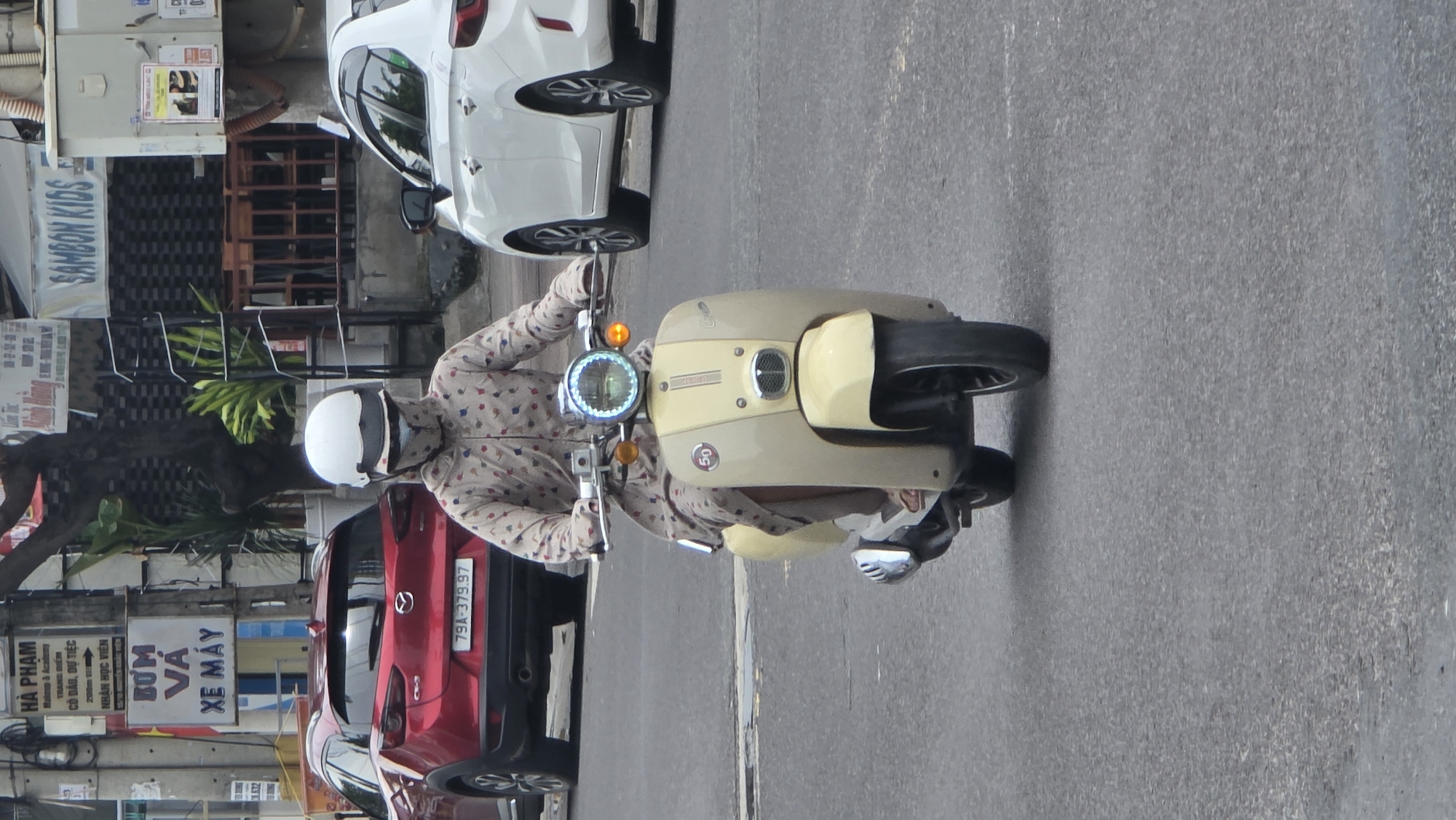 Morning street life documented in Bac Nha Trang Ward
