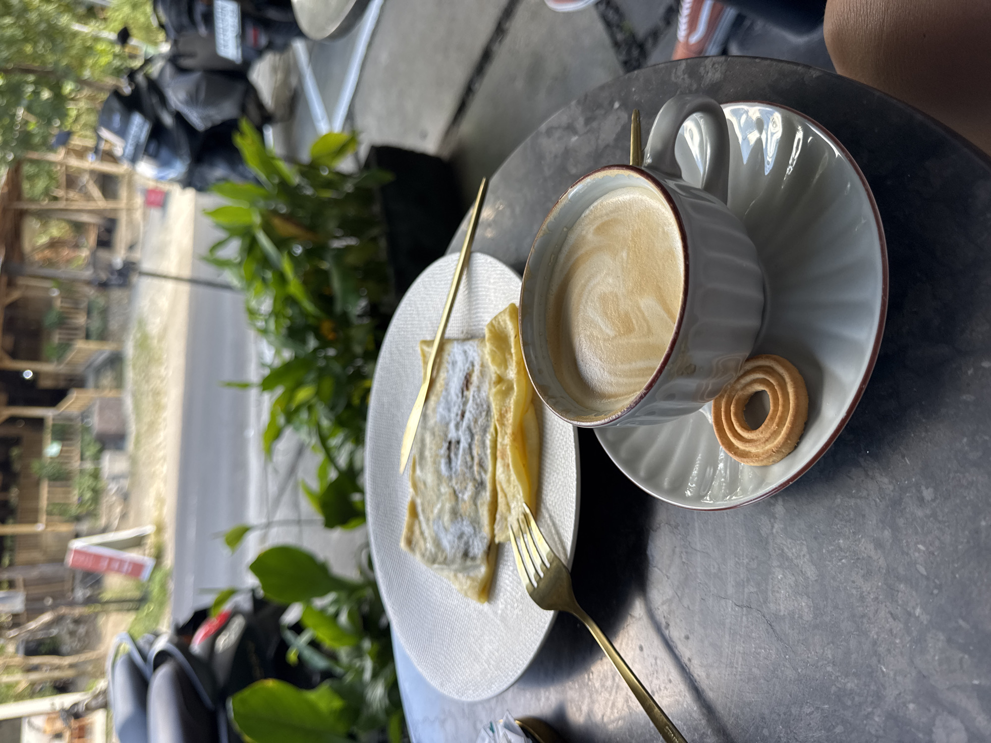 Café food, temple details, and street scenes in Kuta Selatan