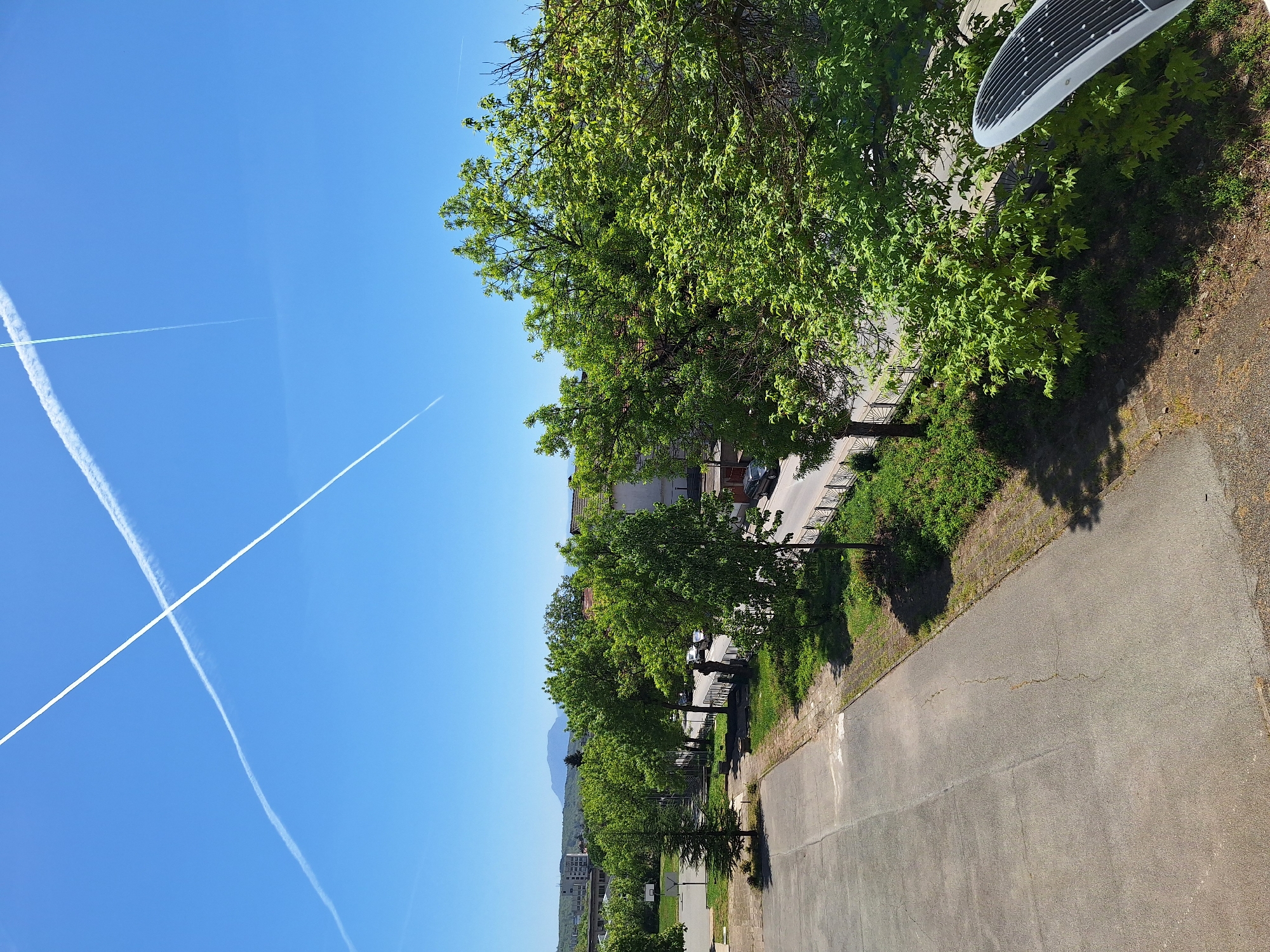 Sunny day with contrails observed in Montana, Bulgaria