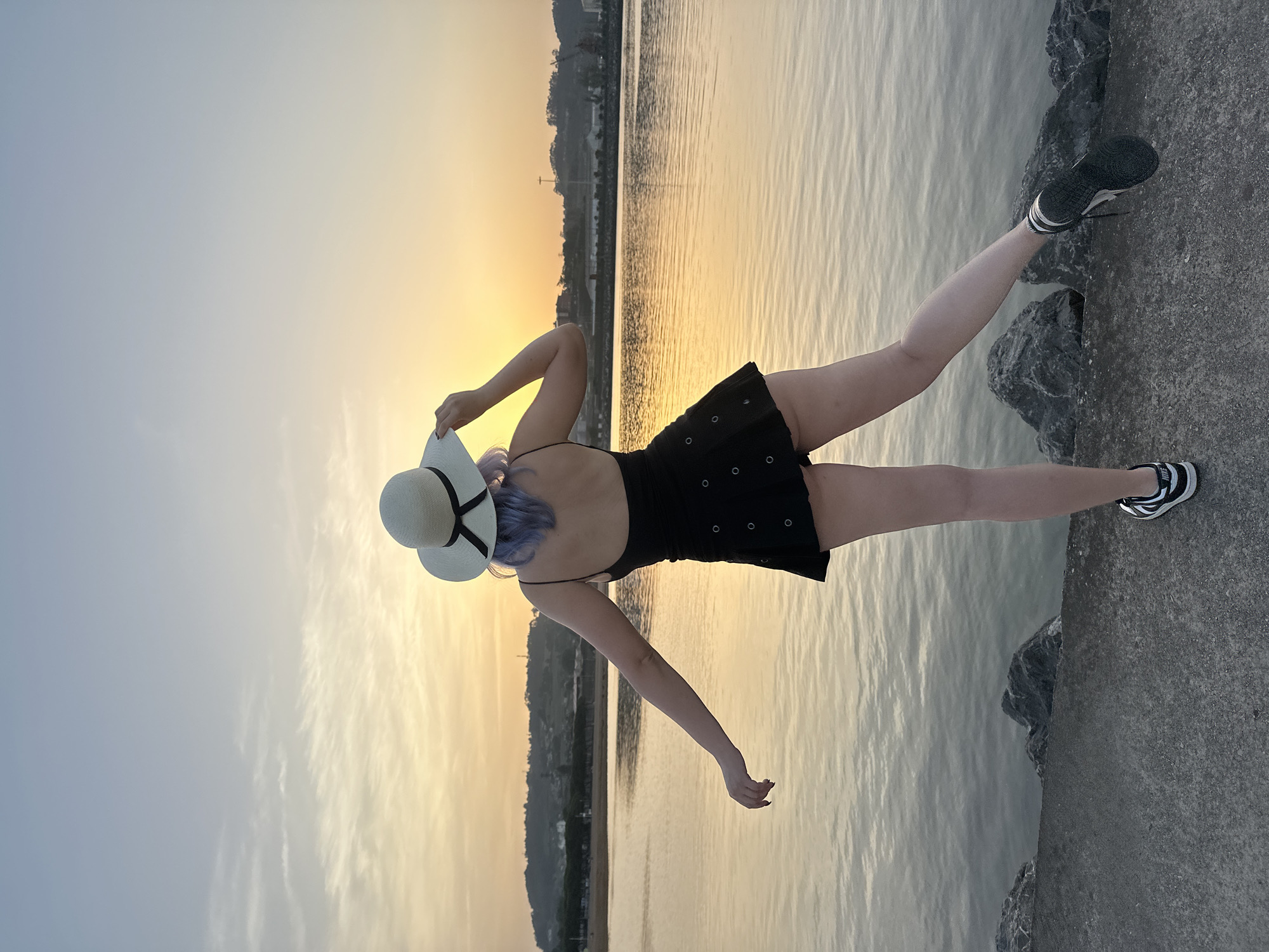 Sunset selfies on the Gijón waterfront, golden hour vibes