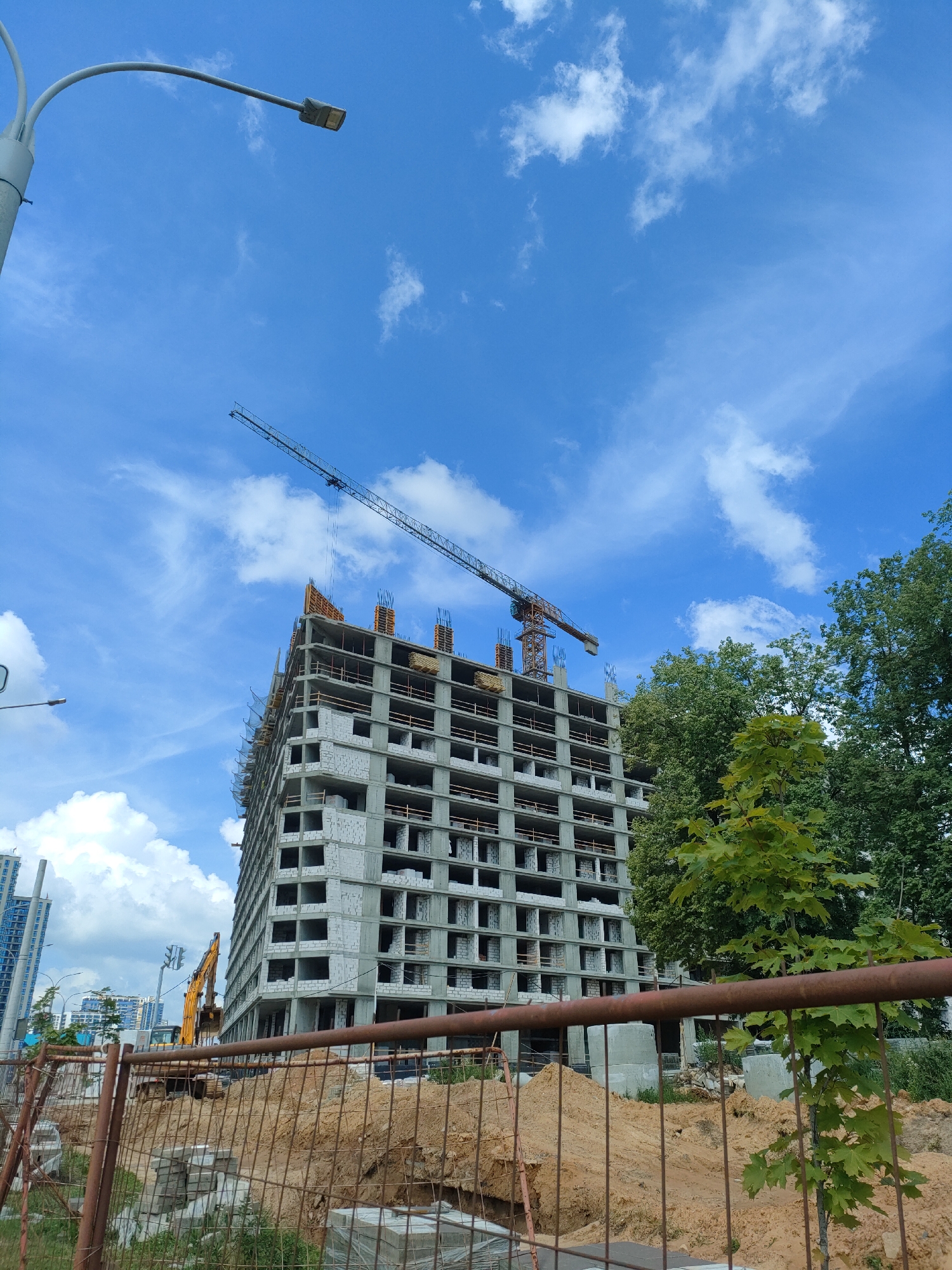 Minsk street-level scenes: construction, transit, murals, and old houses