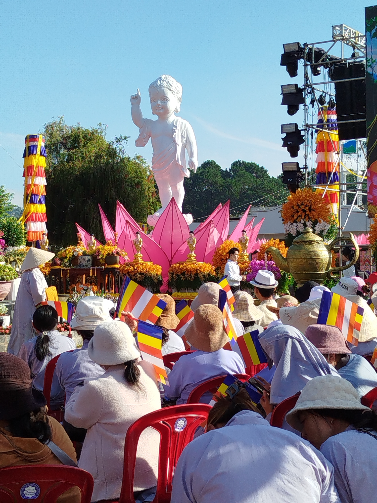 Buddhist celebration with lotus ceremonies held in Da Lat