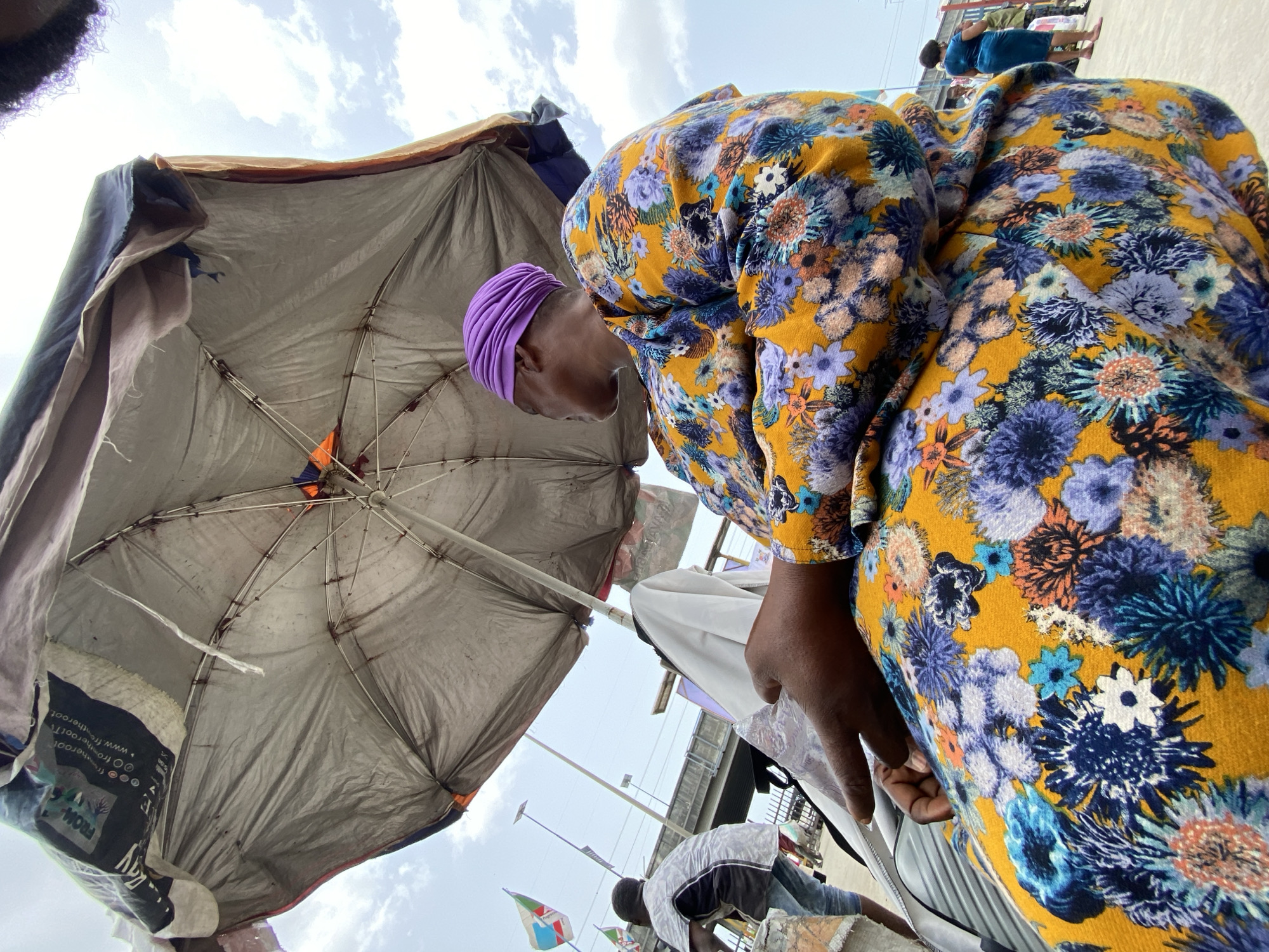 Routine street commerce captured across Lagos-Lekki corridor Friday morning