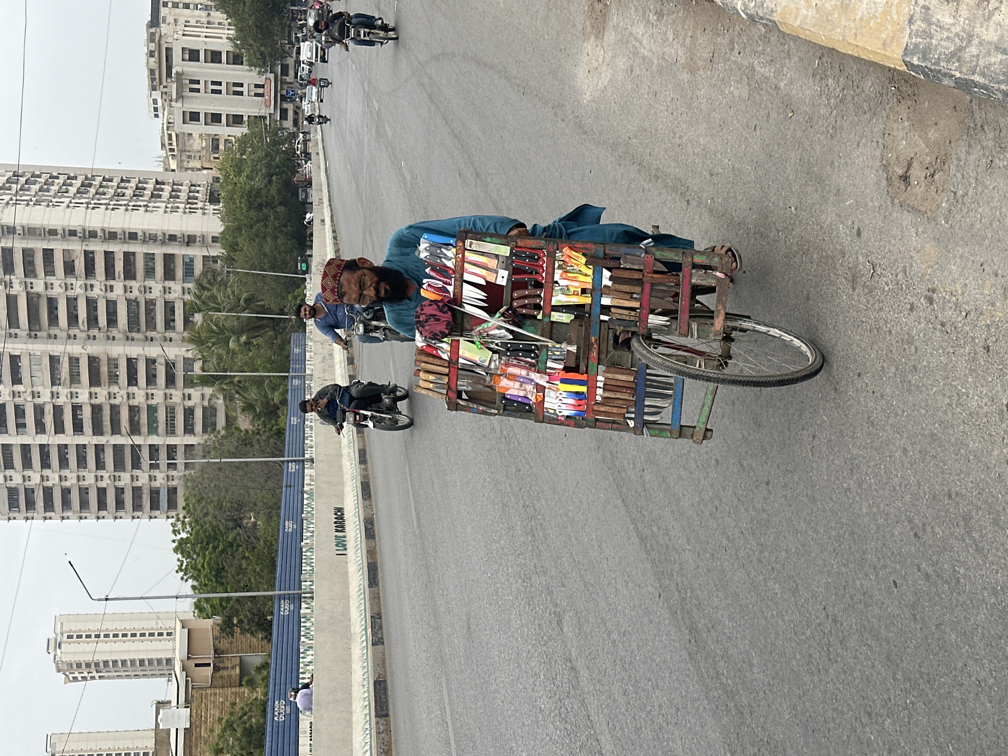 Mobile knife cart rolling through the streets of Karachi