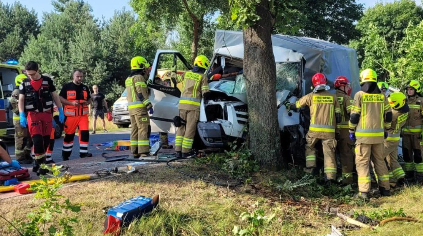 Groźny wypadek w naszym powiecie. Ranne trzy osoby, lądował śmigłowiec LPR [FOTO]