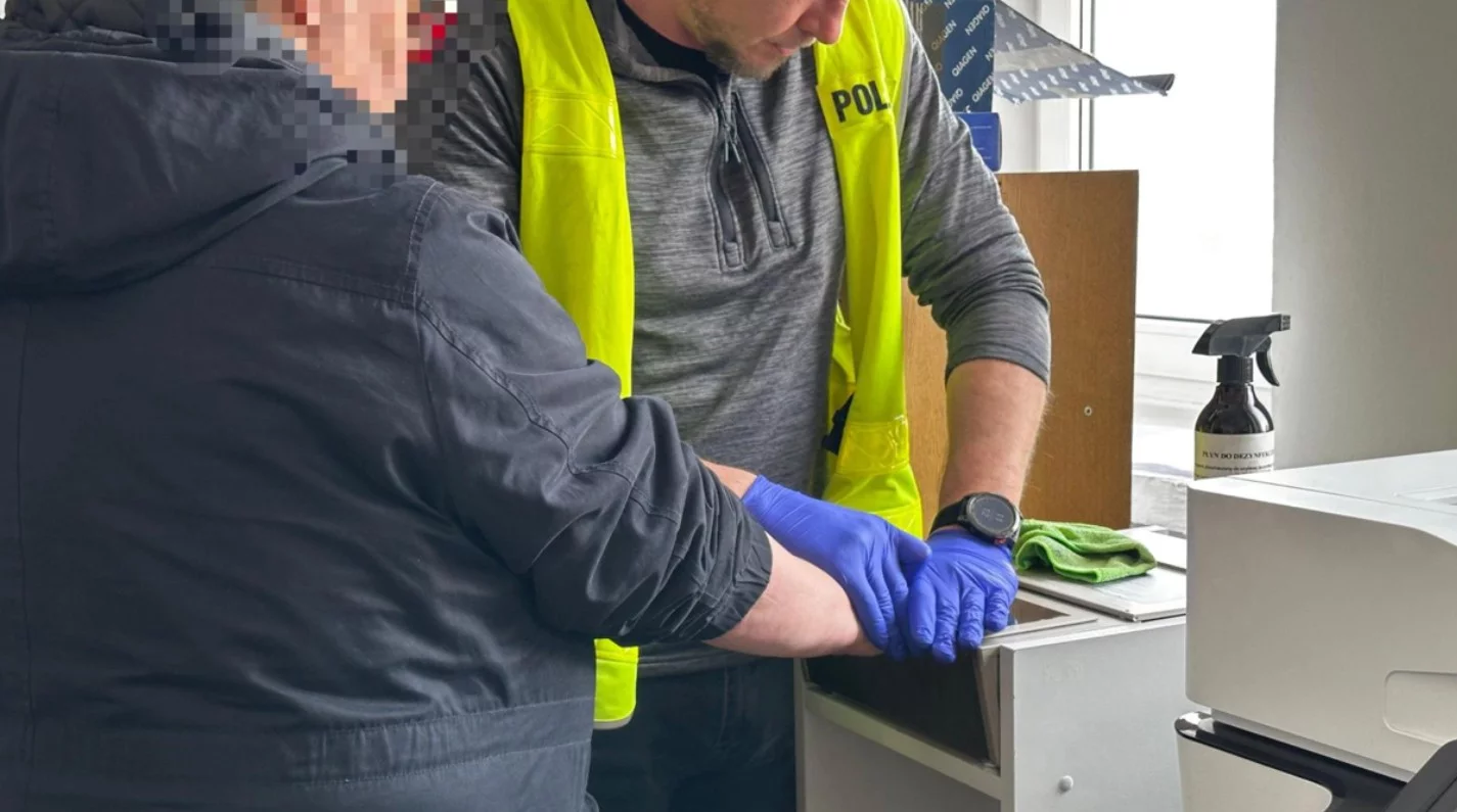 Zatrzymano kobietę, która wyrzuciła psa do śmietnika. Czeka ją surowa kara