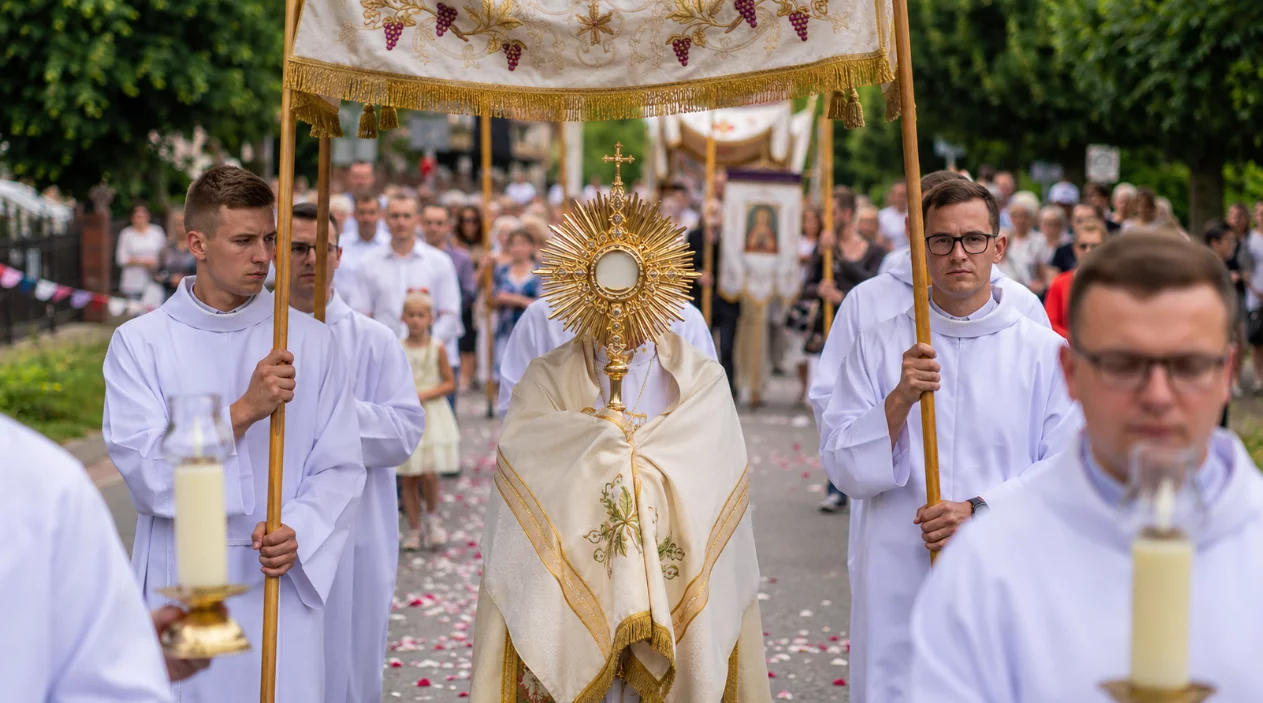 Czy w Boże Ciało trzeba iść do kościoła i na procesję? Obowiązek katolika 4 czerwca 2026