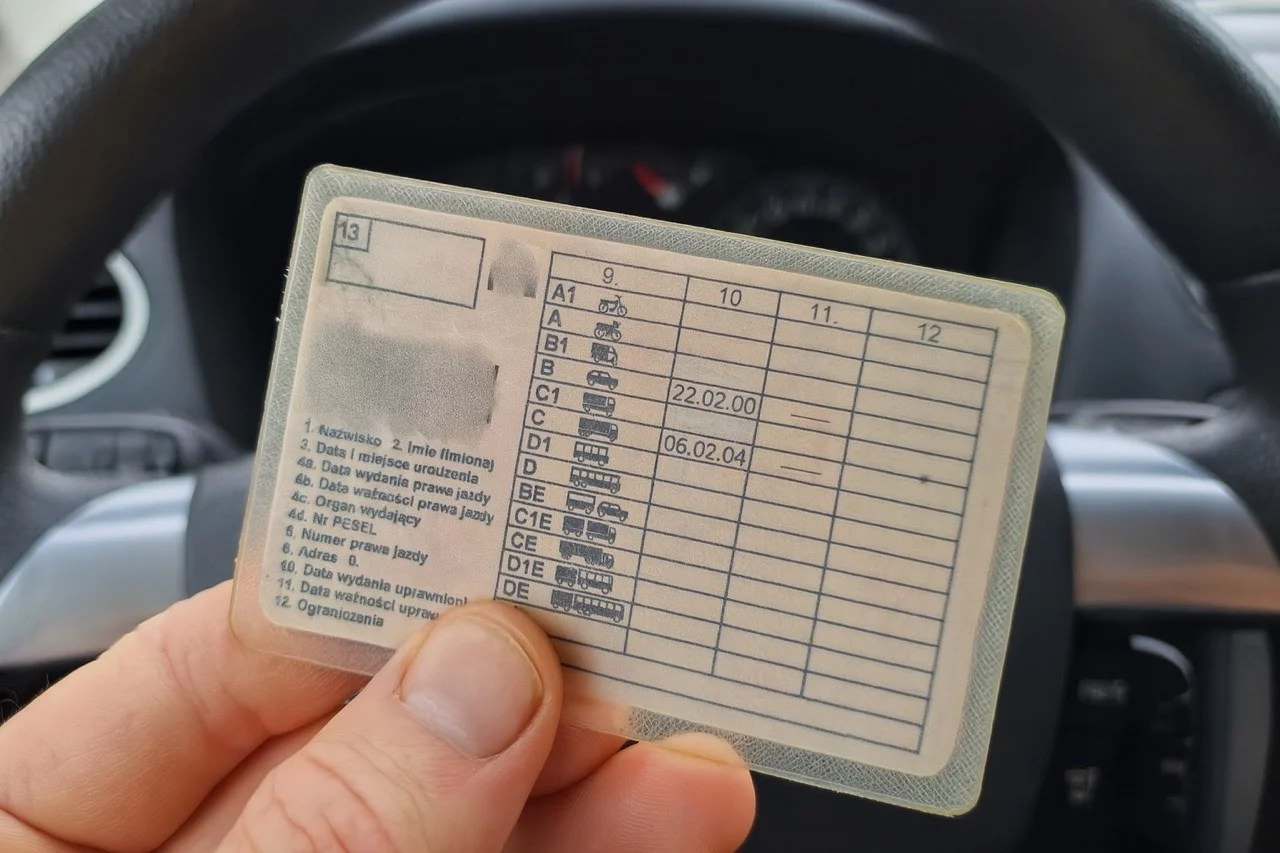 Urzędnicy odbierają prawo jazdy bez mandatu i bez ostrzeżenia. Co gorsza, zgodnie z prawem