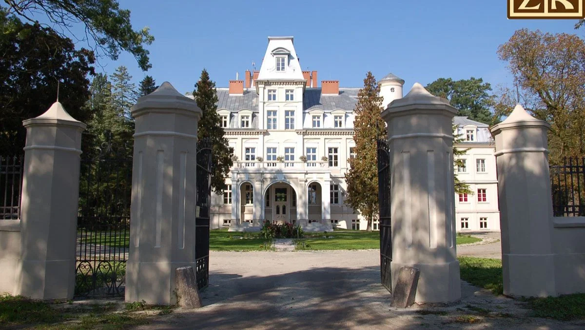 XIX-wieczna perełka architektury na sprzedaż. Pałac w województwie łódzkim szuka właściciela