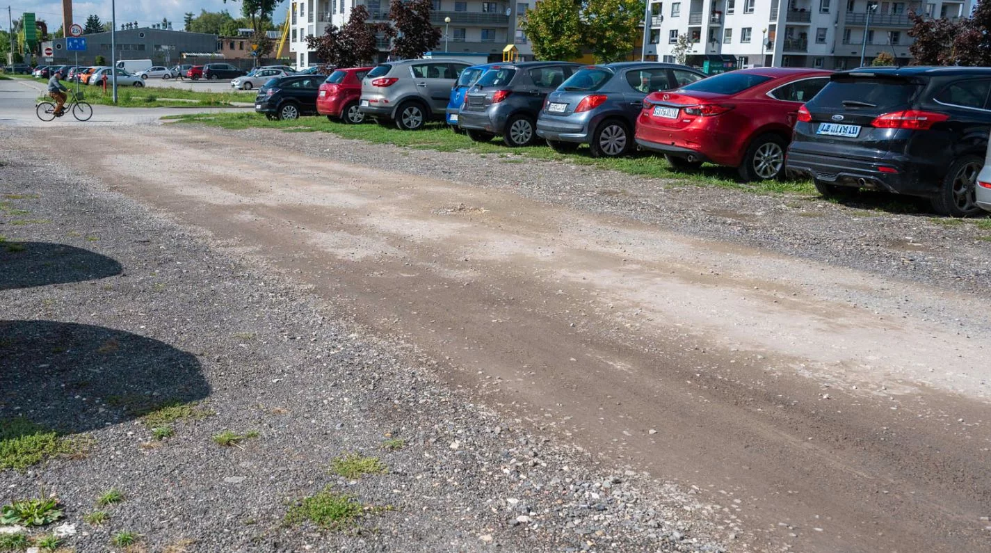 Będzie nowa droga i parking w mieście. Budowa właśnie rusza