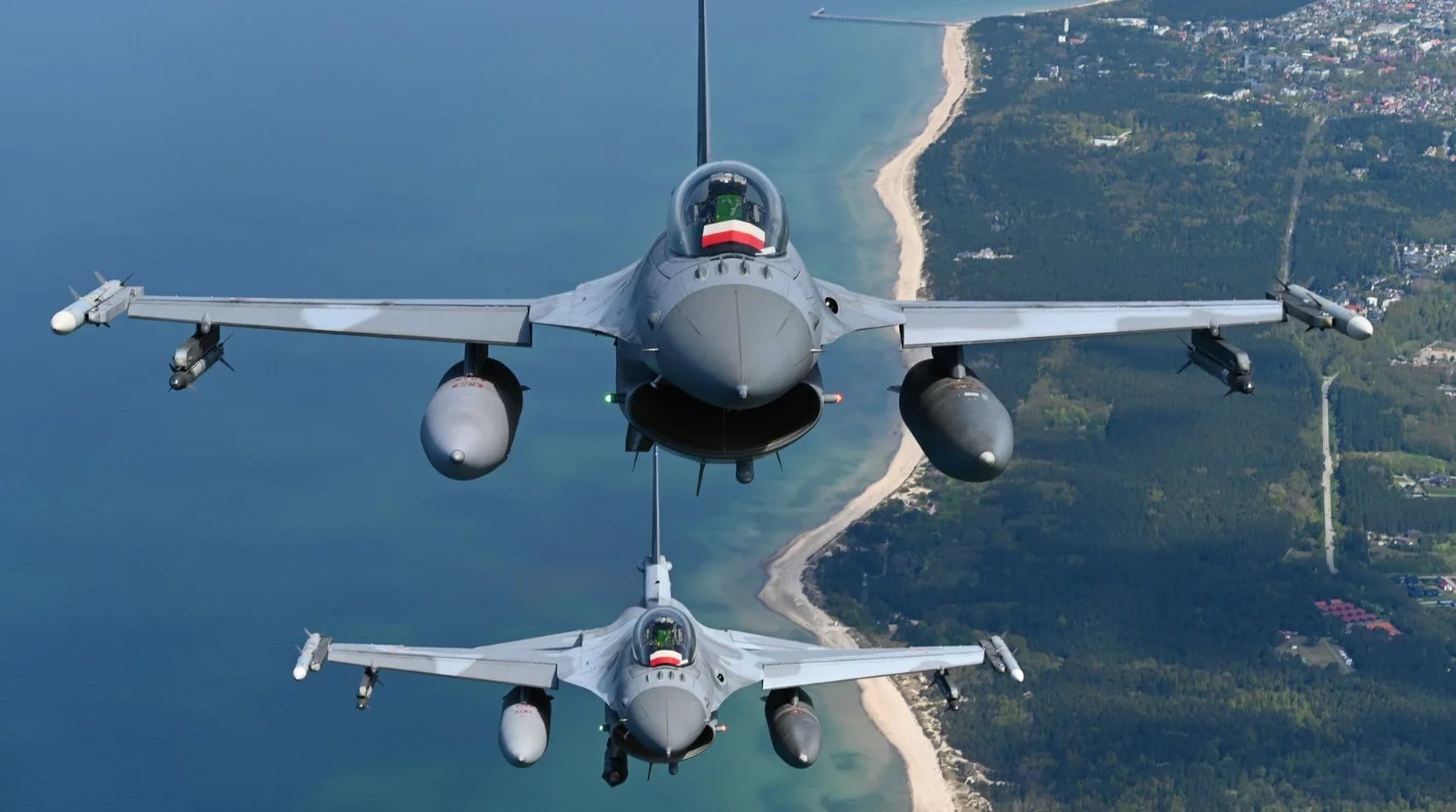 Jest praca w Bazie Lotnictwa Taktycznego w Łasku. Oferują wysokie zarobki i dodatki