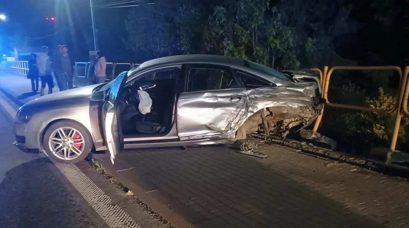 Mały karambol w naszym powiecie. Kierowca audi rozbił trzy samochody [FOTO]