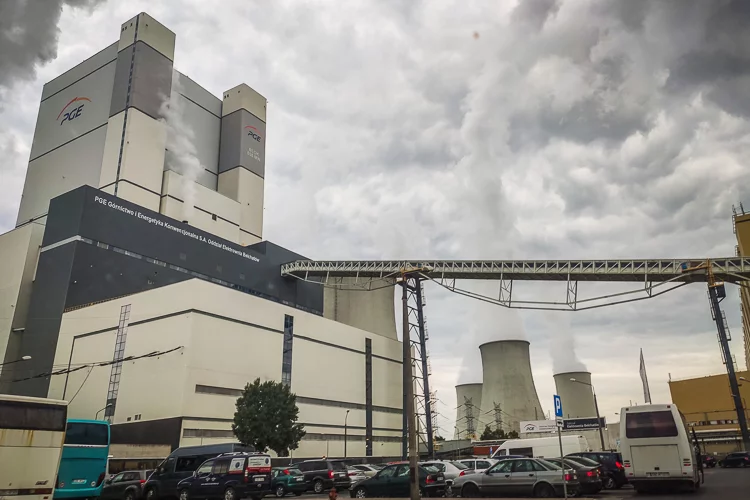 Największa elektrownia w Polsce ma kłopot. PGE znalazło "wyjście awaryjne"