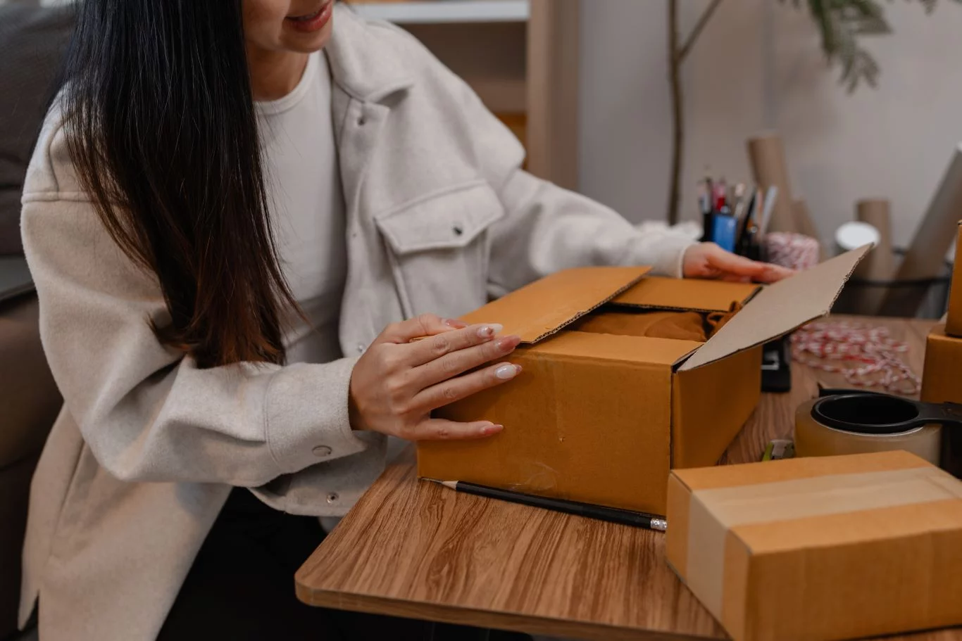 Bezpieczne opakowania wysyłkowe i kartony wg wymiaru - jak pakować przesyłki do DHL POP Box?