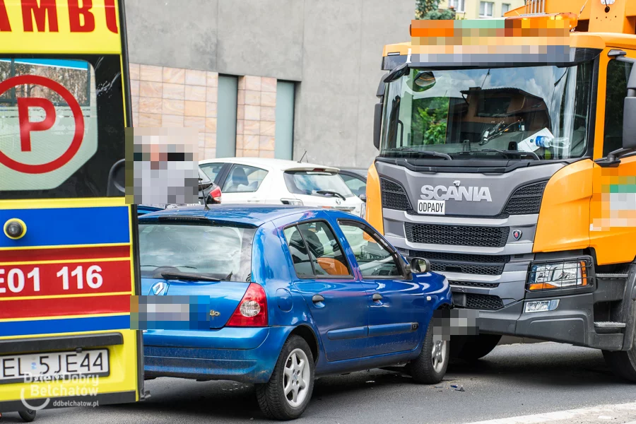 Groźny wypadek przy bełchatowskim targowisku. Na miejscu służby, są utrudnienia w ruchu [FOTO]