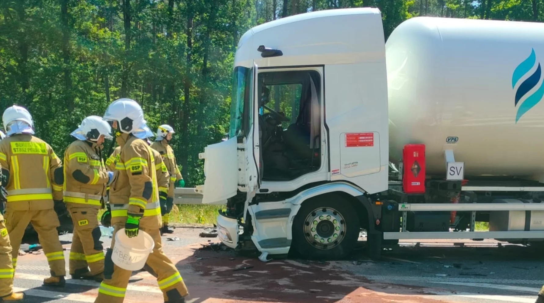 Koszmarny wypadek na obwodnicy Bełchatowa. Droga zamknięta, trwa walka o życie