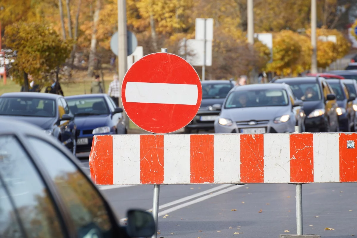 Uwaga kierowcy! Zamknięty odcinek drogi w powiecie. Wyznaczono objazd