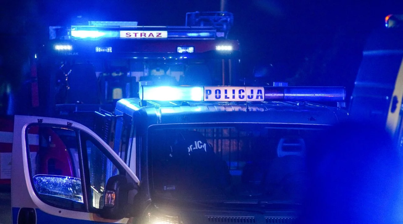 Siedział na krawędzi dachu bloku. Służby wezwane na bełchatowskie osiedle