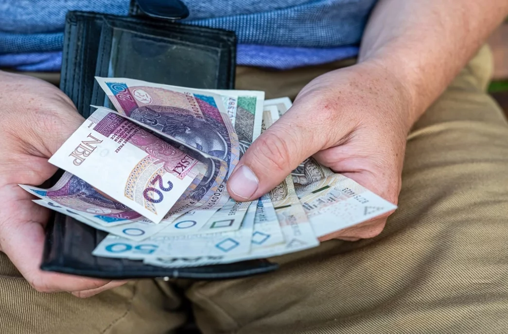 Po 50. roku życia dostaniesz więcej pieniędzy. choćby 2140 zł od czerwca 2026