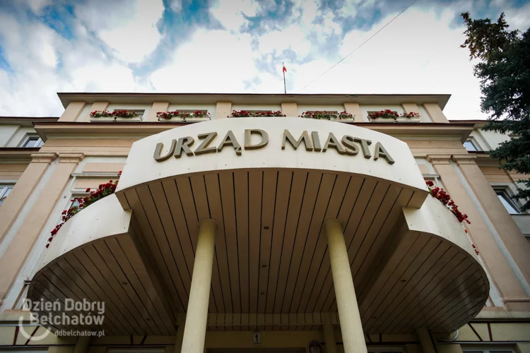 Prezydenckie biurko ponownie zlicytowane. Było jeszcze droższe niż poprzednio?