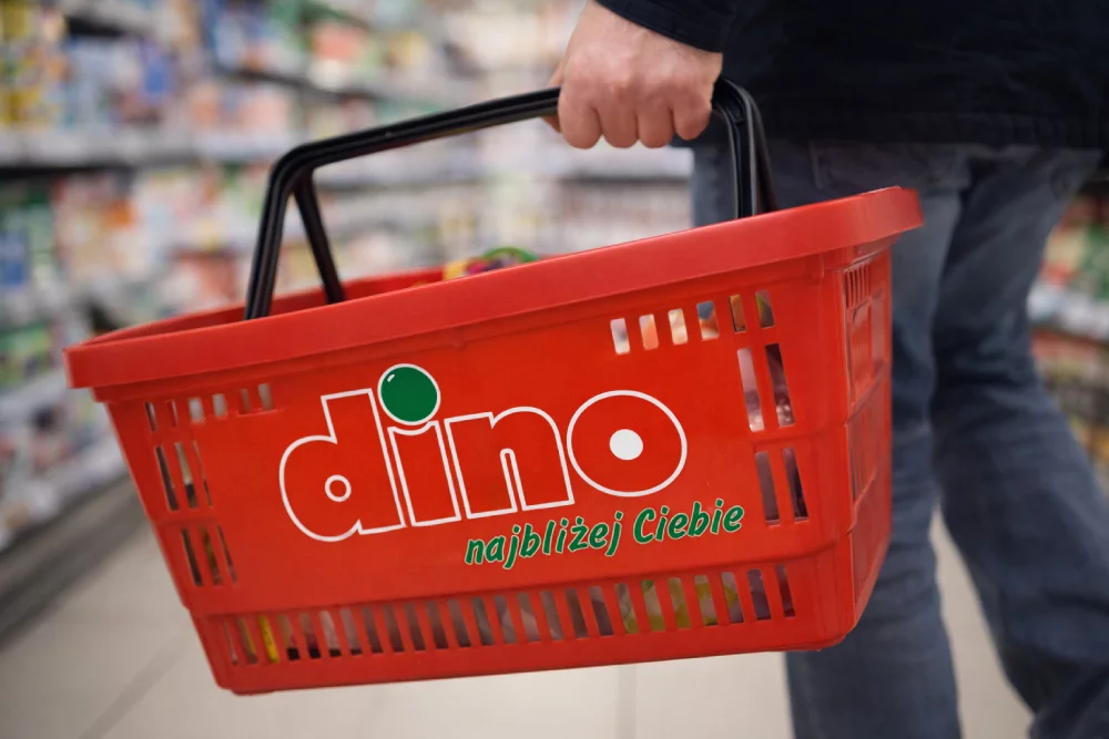 Dino obniża ceny wielu produktów! Taniej nie tylko kawa i słodycze. Zostało tylko kilka dni [LISTA OBNIŻEK]