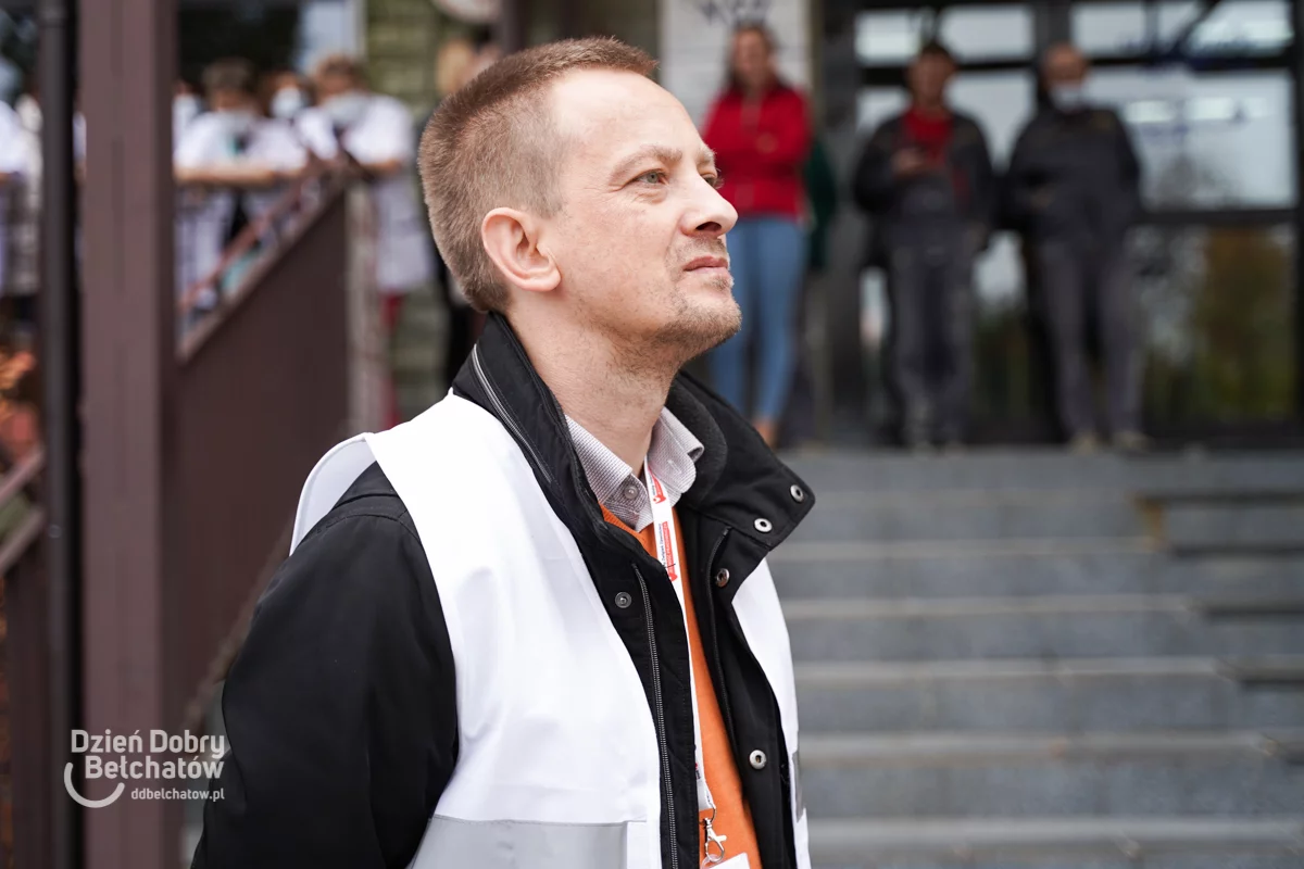 Stanął w obronie pracowników. Znana sieć domaga się dużej kwoty