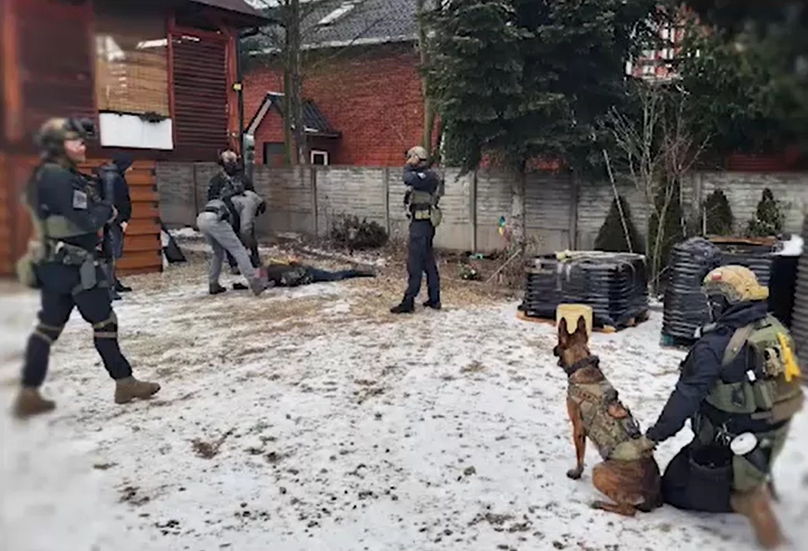 Wywieźli go do lasu i grozili śmiercią. Kontrterroryści zatrzymali sprawców brutalnego napadu [VIDEO]
