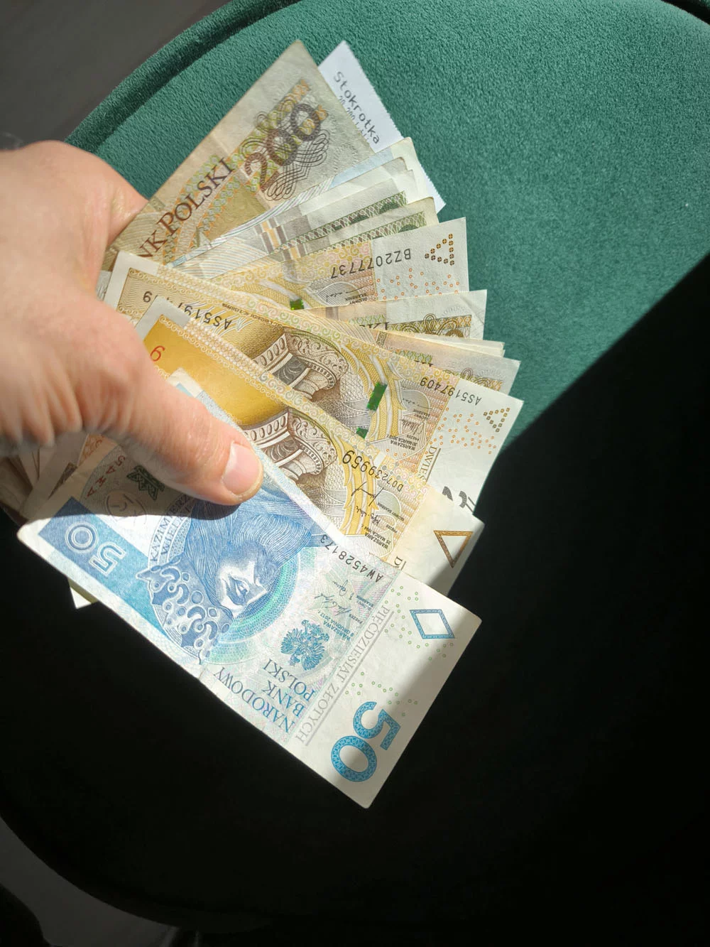 Aż 3292 zł zasiłku, choćby jeżeli przekraczasz próg dochodowy. Mało kto zna to świadczenie