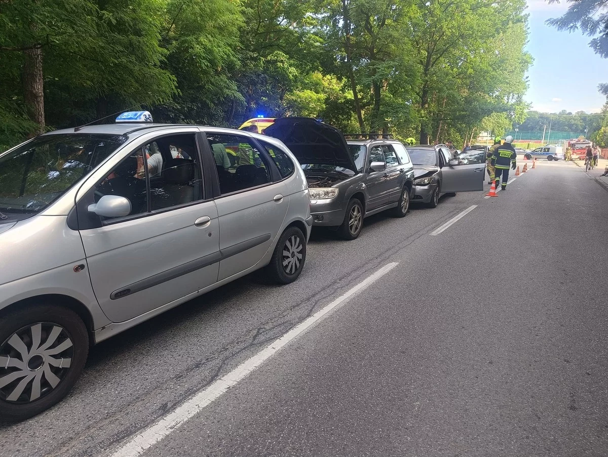 Auta najeżdżały jedno na drugie. Bo przechodziła pielgrzymka